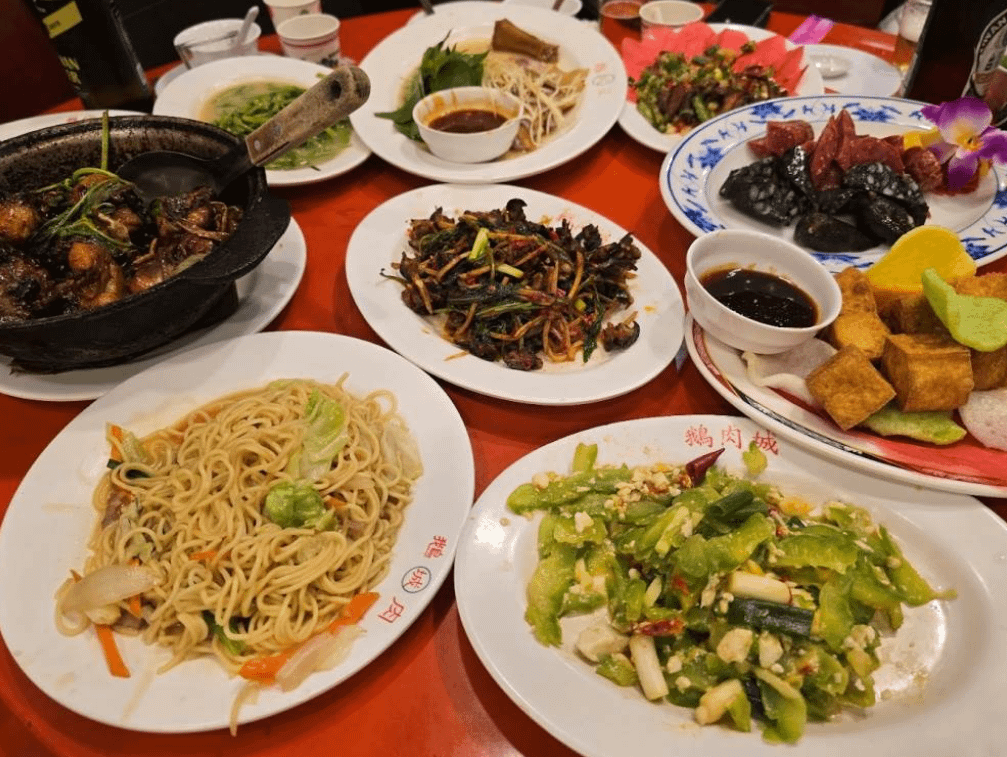 遼寧街夜市美食推薦：鵝肉城活海鮮。（圖／取自google map_vic peng）