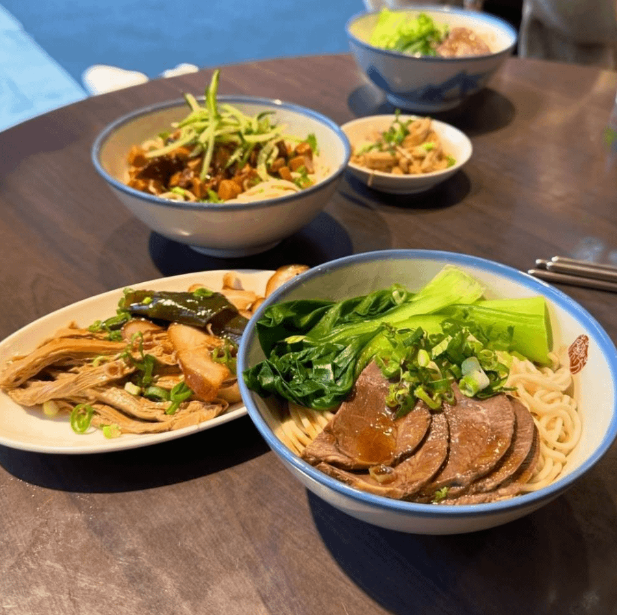 遼寧街夜市美食推薦：蘭芳麵食館。（圖／取自蘭芳麵食館臉書）