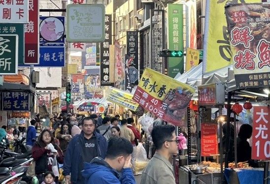 2026新竹新春市集確保民眾逛得開心、吃得安心，活動期間，各攤商的營收均表現亮眼。（圖／新竹市政府提供）