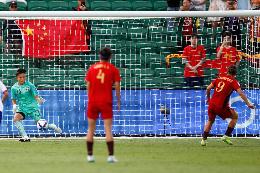 中華女足門將程思瑜擋下中國點球。（美聯社）