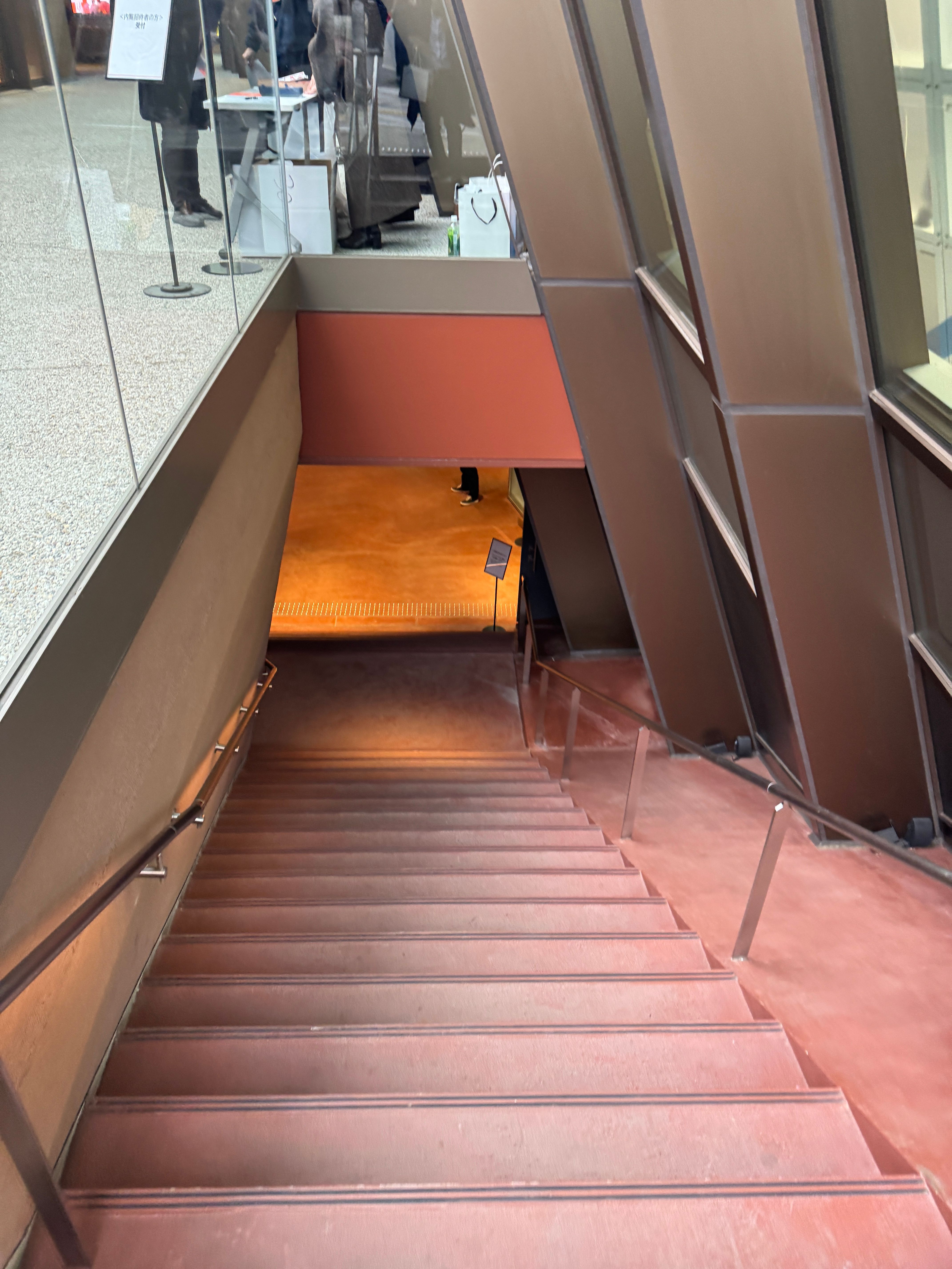 原宿クエスト地下1階にアートと食が交差する新施設が開業し、YOSHIROTTEN氏の記念展が29日まで開催される。黃信維攝