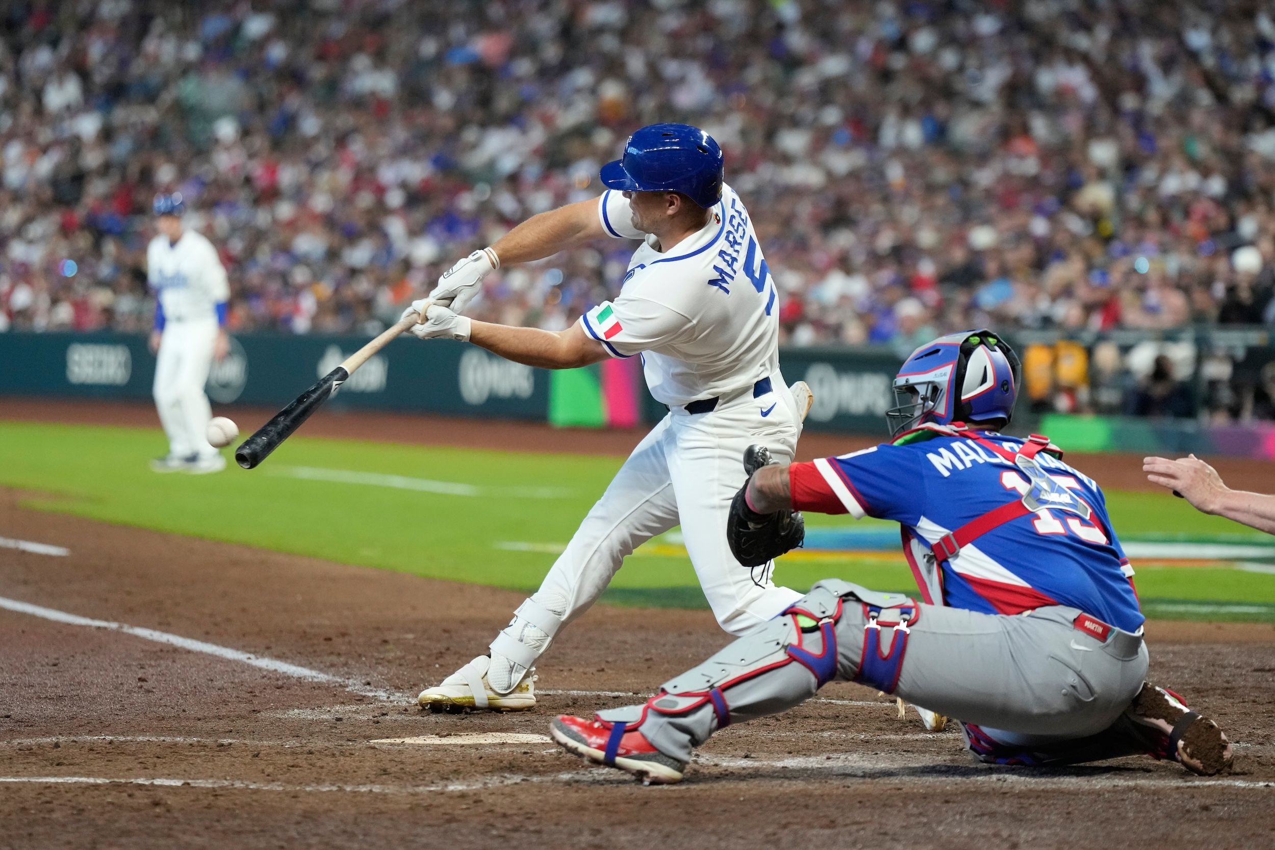 2026年3月14日，在休士頓舉行的WBC八強戰，義大利的馬爾西第二局擊出一壘安打。（美聯社）