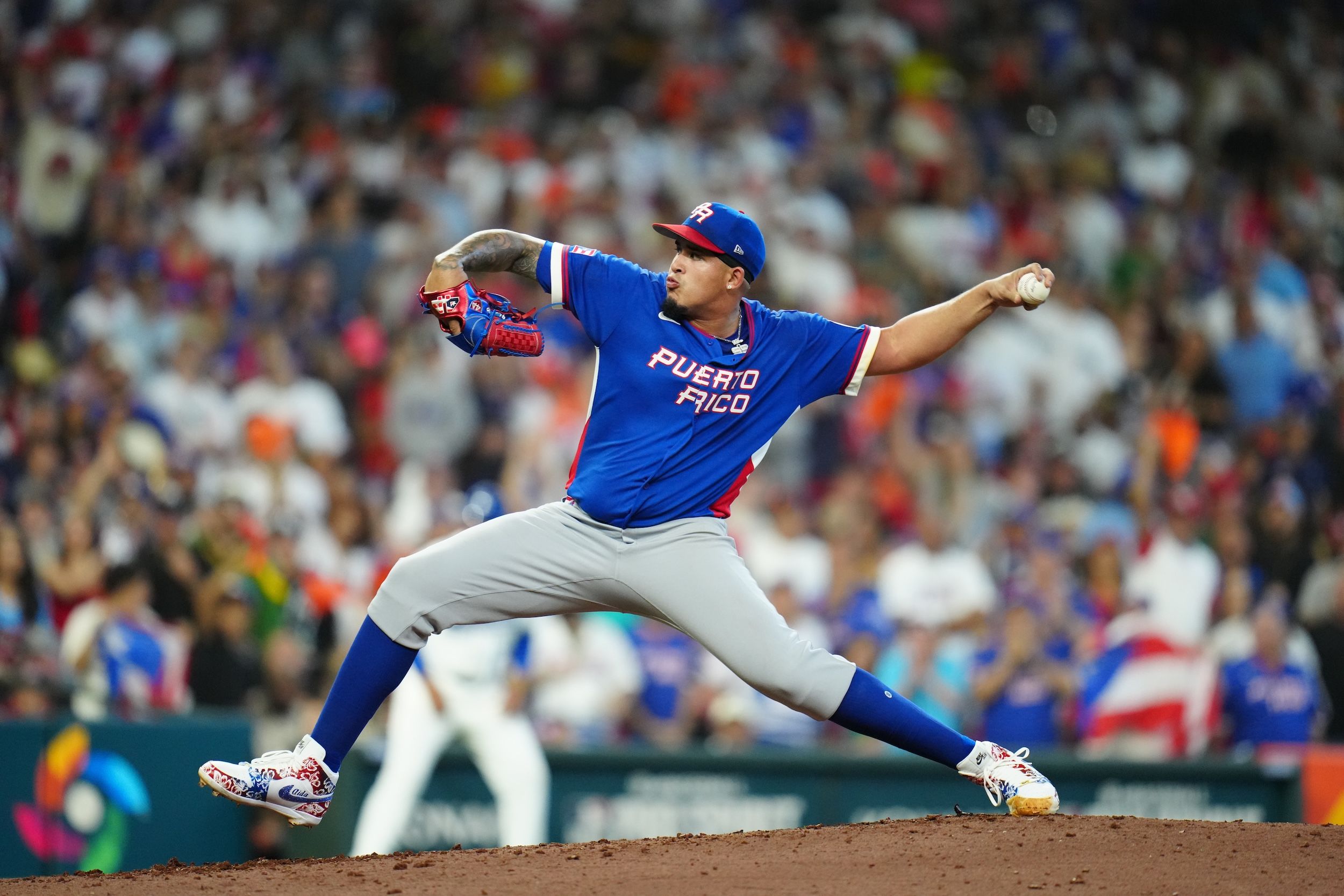 2026年3月14日，在休士頓舉行的WBC八強戰，波多黎各投手李維拉在第四局對付義大利打者。（美聯社）