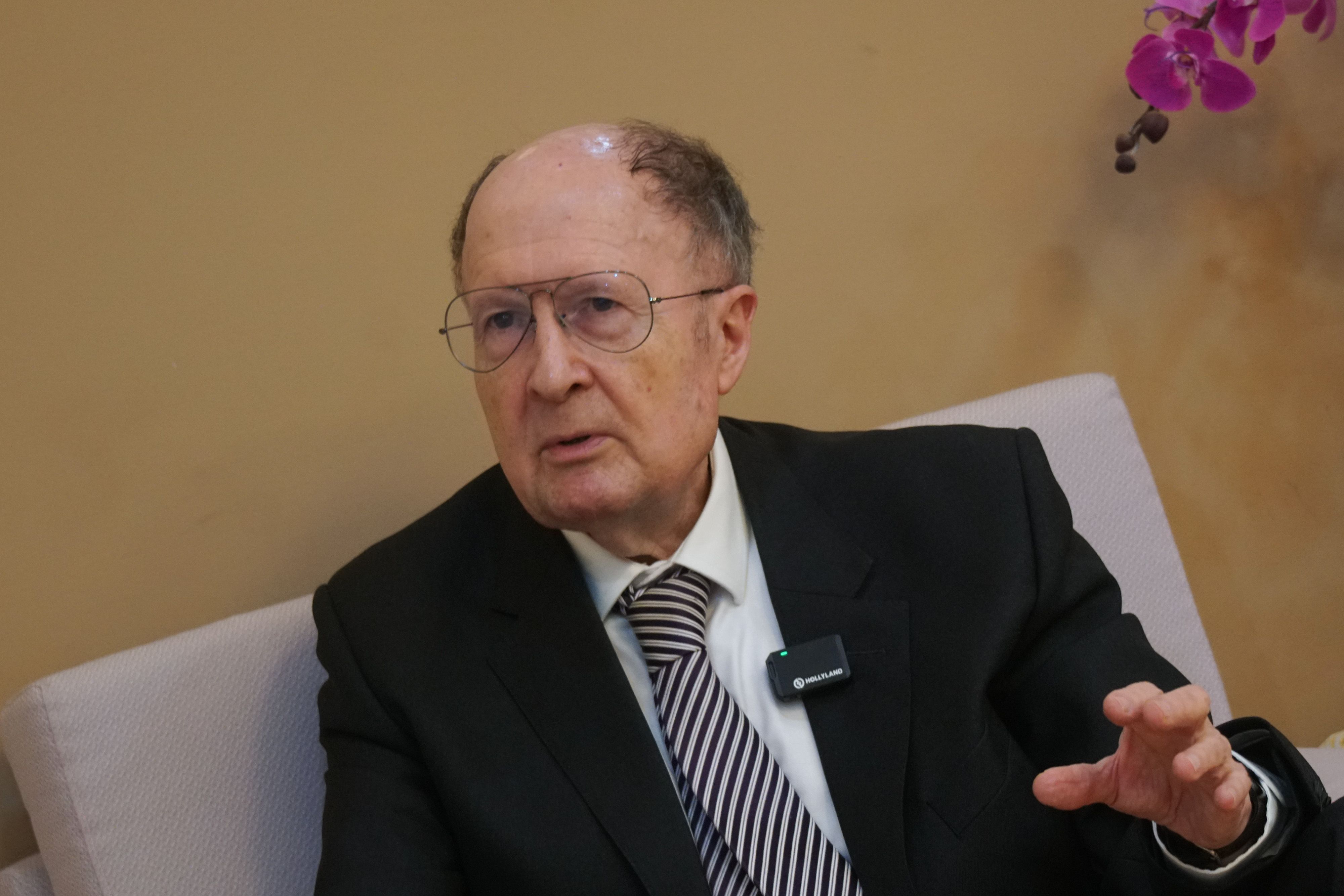 20260302-諾貝爾化學獎得主Sir Gregory Winter 專訪。（蔡親傑攝）