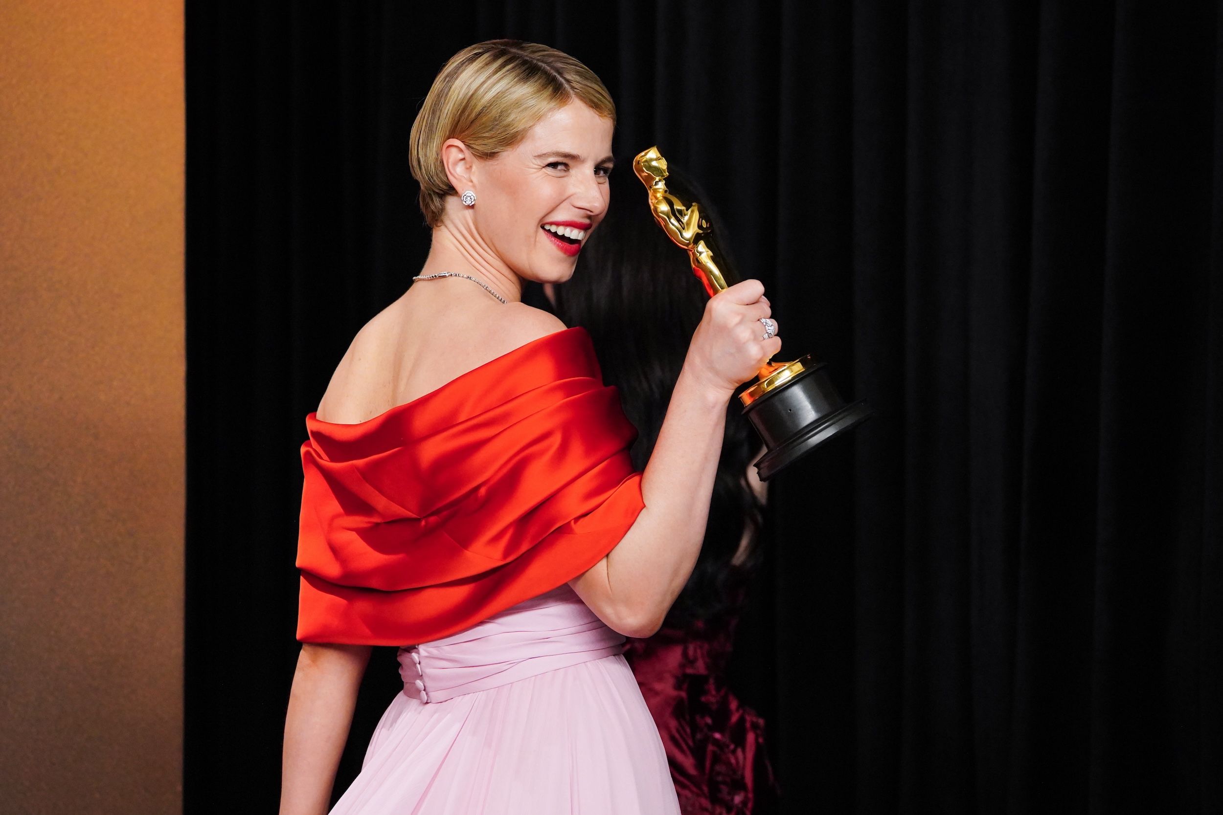 潔西伯克利（Jessie Buckley）憑藉著在《哈姆奈特》中精湛、令人心碎的演出，拿下奧斯卡影后。（美聯社）