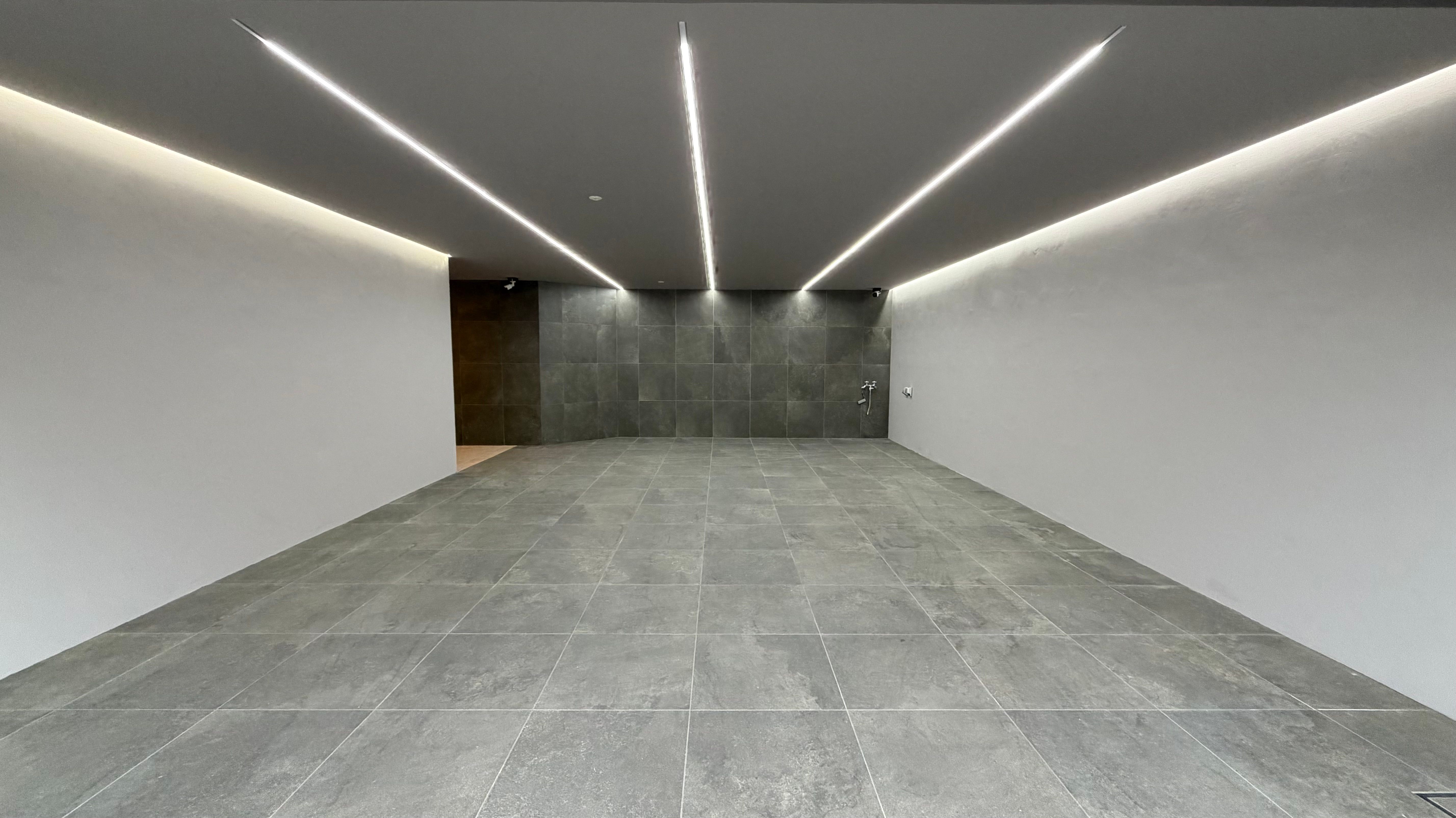 諸戸の家が目黒区東が丘に6億4800万円の新築邸宅を発表し、吉田桂子氏の設計による「瞑想室」や特殊換気システムを備え、ビジネスリーダーに心身を整える究極の住空間を提案。（写真/ゆい/＠yui.injp提供）