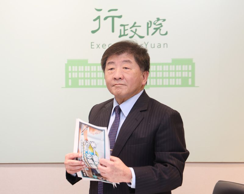 外籍幫傭申請條件放寬（1） 行政院政務委員陳時中（圖）18日表示，政院已決定拍板放寬，未來只要家中有1名未滿12歲兒童就能申請外籍幫傭，但須繳納就業安定費新台幣5000元，4月13日開放申請。中央社記者張新偉攝115年3月18日