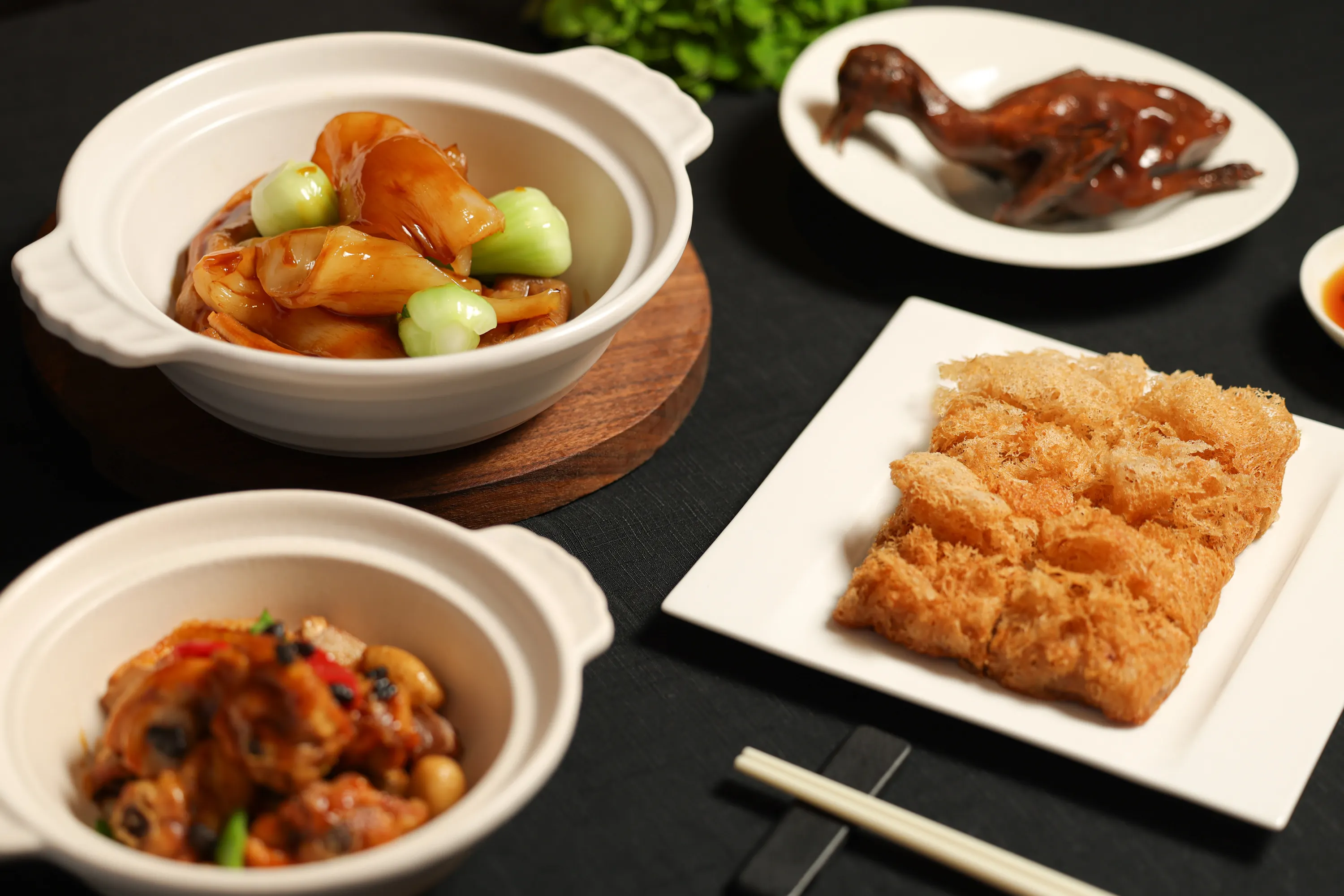 主廚將鴿、鴨、鵝、雞四種珍禽透過粵式料理手法演繹經典時令美味。（圖/台北晶華酒店）