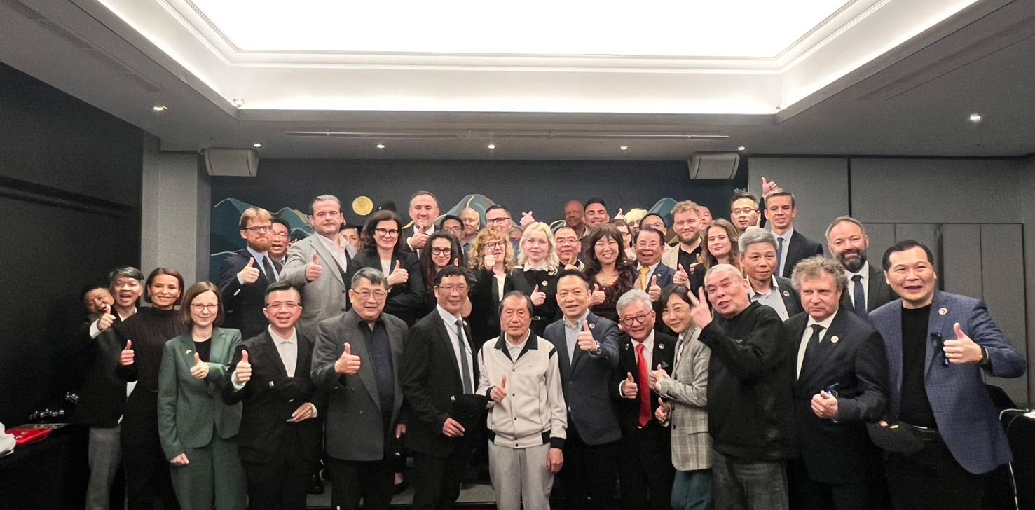 台波創新與投資高峰會大合照。（圖/台波商會提供）