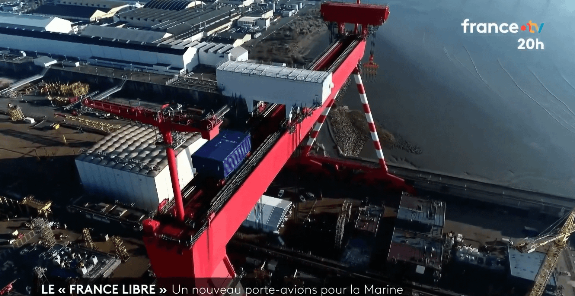 法國新一代航空母艦「自由法國號」正式在南特造船廠開始動工。（翻攝自Le20h-France Télévisions影片）
