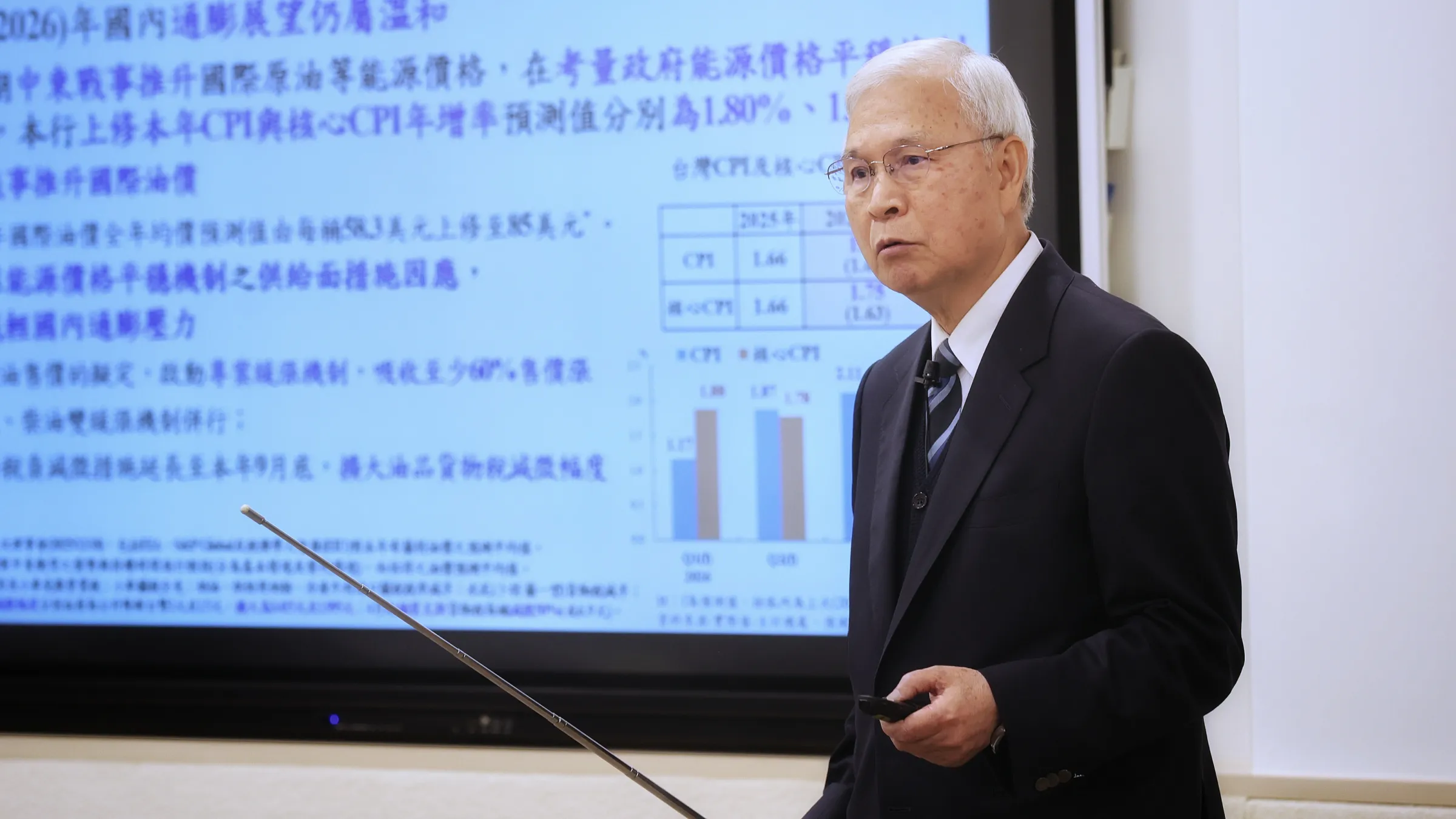 20260319-央行總裁楊金龍19日出席央行理監事聯席會議後記者會。（柯承惠攝）