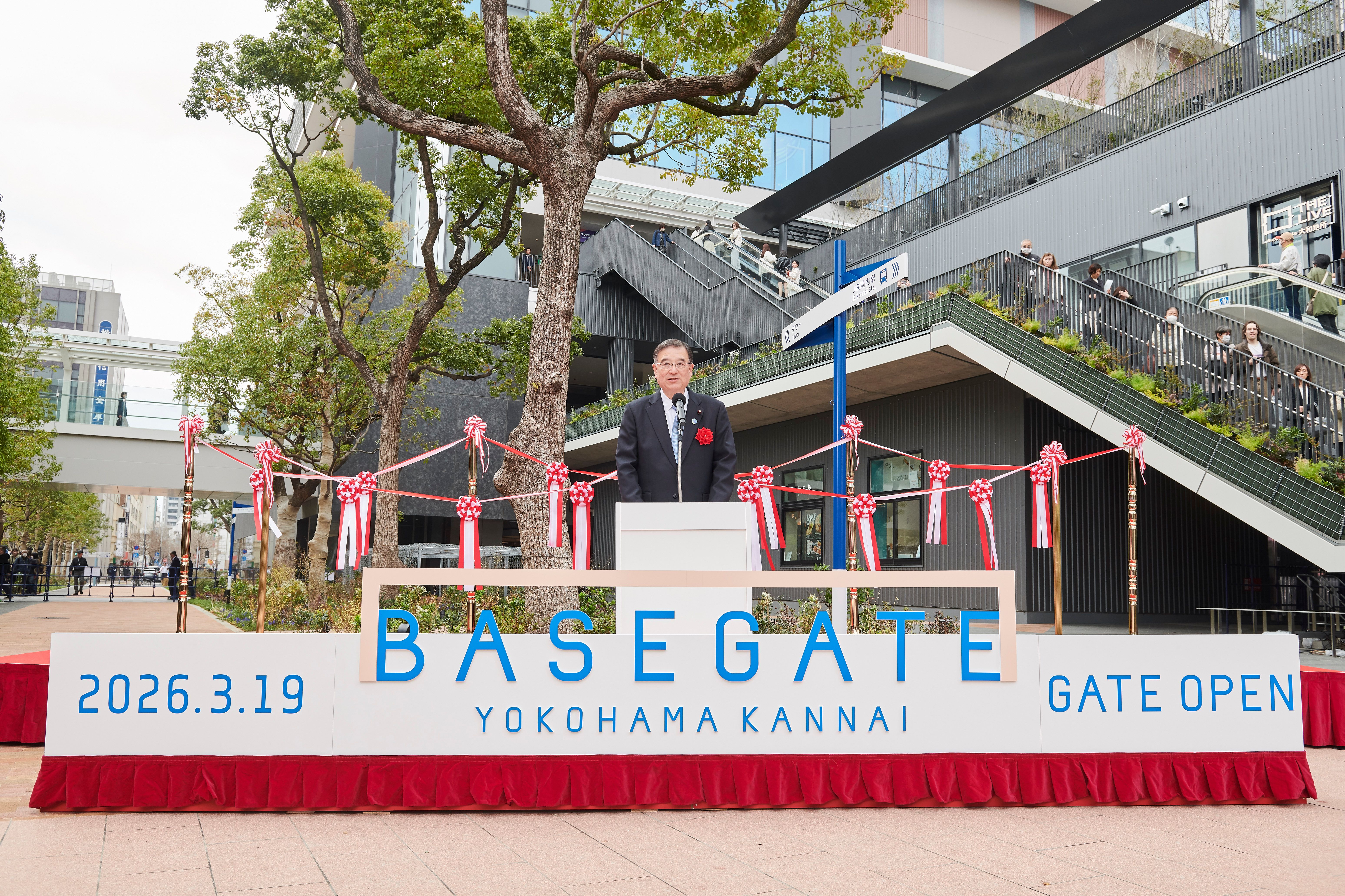 関内エリア最大級の大規模複合街区「BASEGATE横浜関内」が3月19日に全面開業し、エンターテインメント、グルメ、オフィス、ホテルから研究施設やエリアマネジメントまでを網羅した新旧融合の巨大拠点が誕生した。 BASEGATE横浜関内 PR事務局