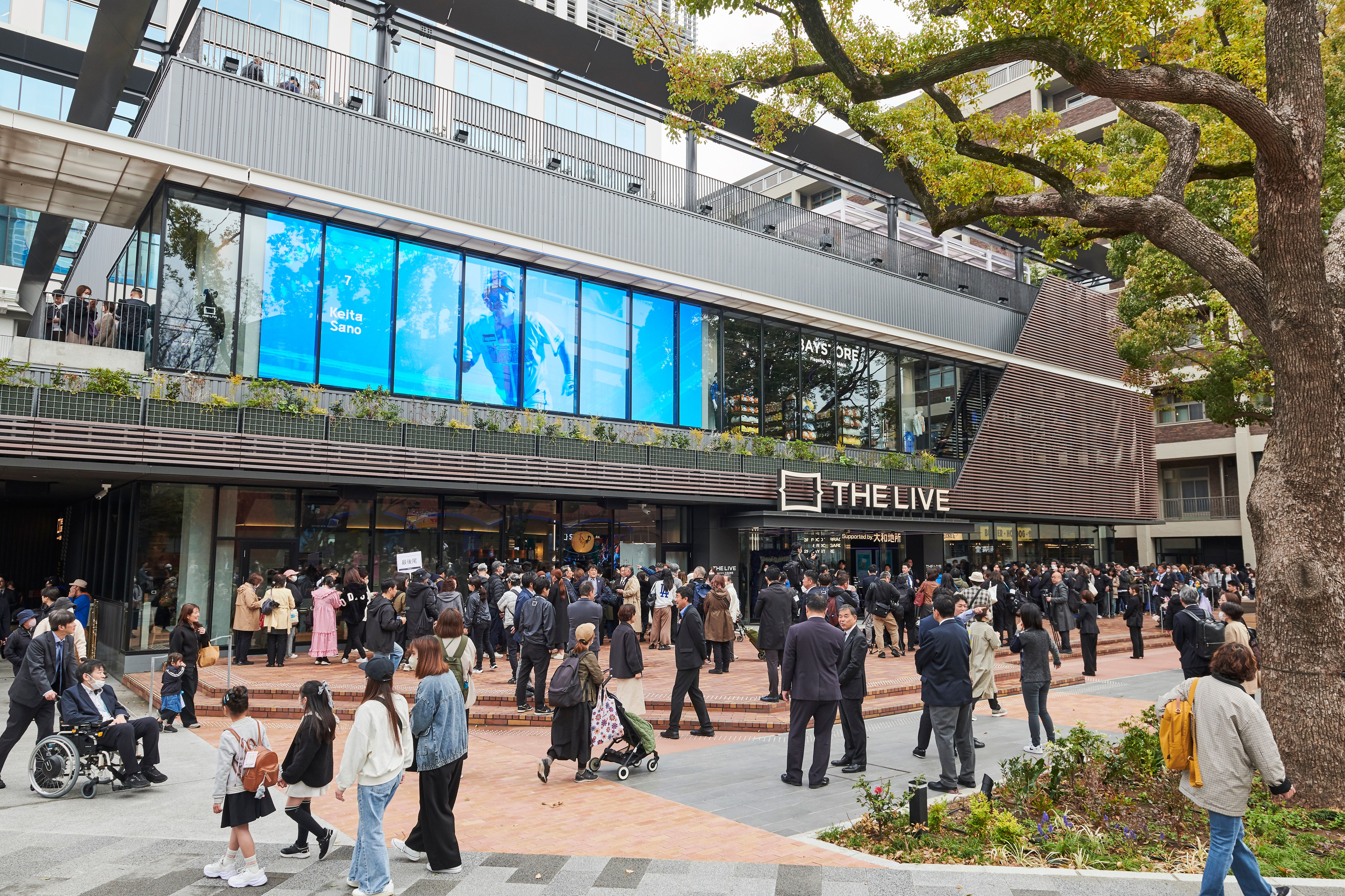 関内エリア最大級の複合街区「BASEGATE横浜関内」が19日に開業し、エンタメ、ビジネス、歴史継承を融合した横浜の新たなランドマークが誕生した。 BASEGATE横浜関内 PR事務局