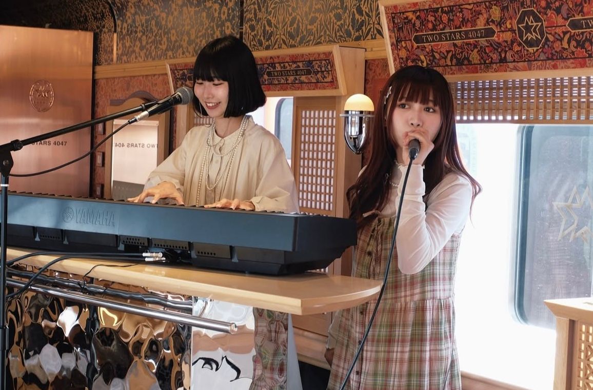 台湾のシンガーソングライターYabeは、2年にわたるリアリティ番組の企画を通じ、東京の路上ライブから渋谷での単独公演、さらには日本の歌手とユニットを組んでの九州列車ライブへと至り、日台の深い音楽交流の中で新たな飛躍を模索している。隨身遊戲公司