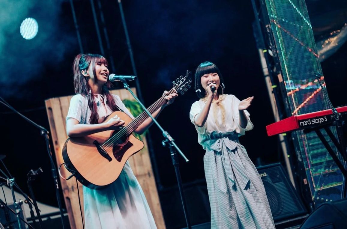 台湾のシンガーソングライターYabeは、2年にわたるリアリティ番組の企画を通じ、東京の路上ライブから渋谷での単独公演、さらには日本の歌手とユニットを組んでの九州列車ライブへと至り、日台の深い音楽交流の中で新たな飛躍を模索している。隨身遊戲公司