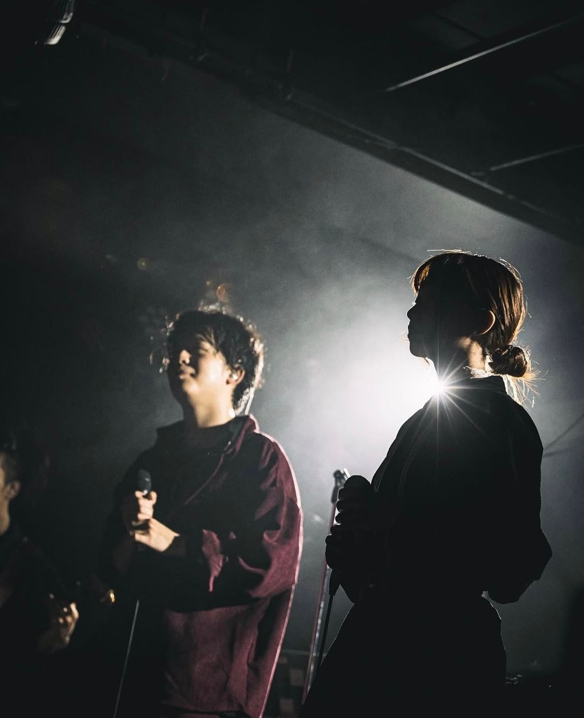 台湾のシンガーソングライターYabeは、2年にわたるリアリティ番組の企画を通じ、東京の路上ライブから渋谷での単独公演、さらには日本の歌手とユニットを組んでの九州列車ライブへと至り、日台の深い音楽交流の中で新たな飛躍を模索している。隨身遊戲公司