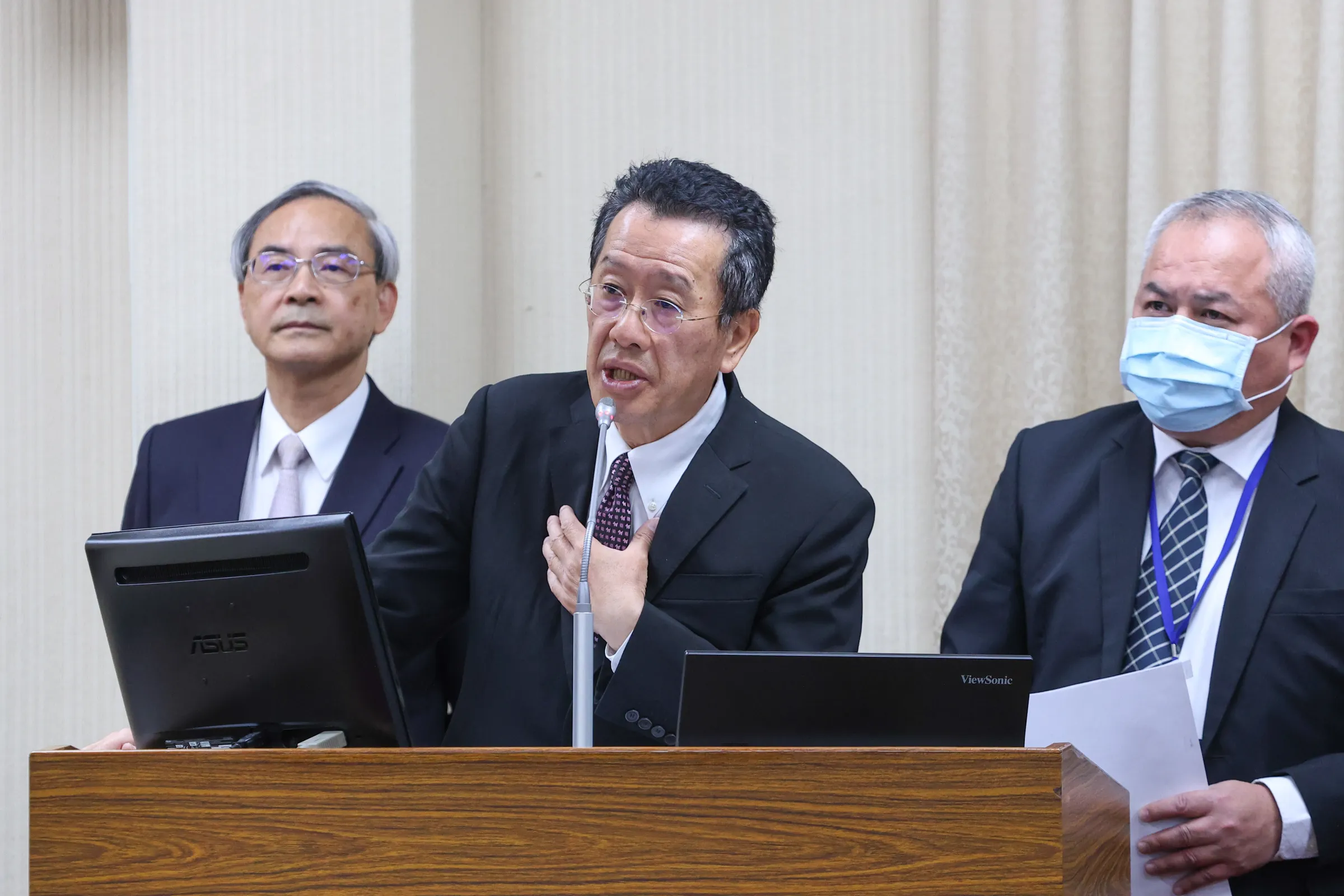 Defense Minister Chiu Li-chuan at the Foreign Affairs and National Defense Committee