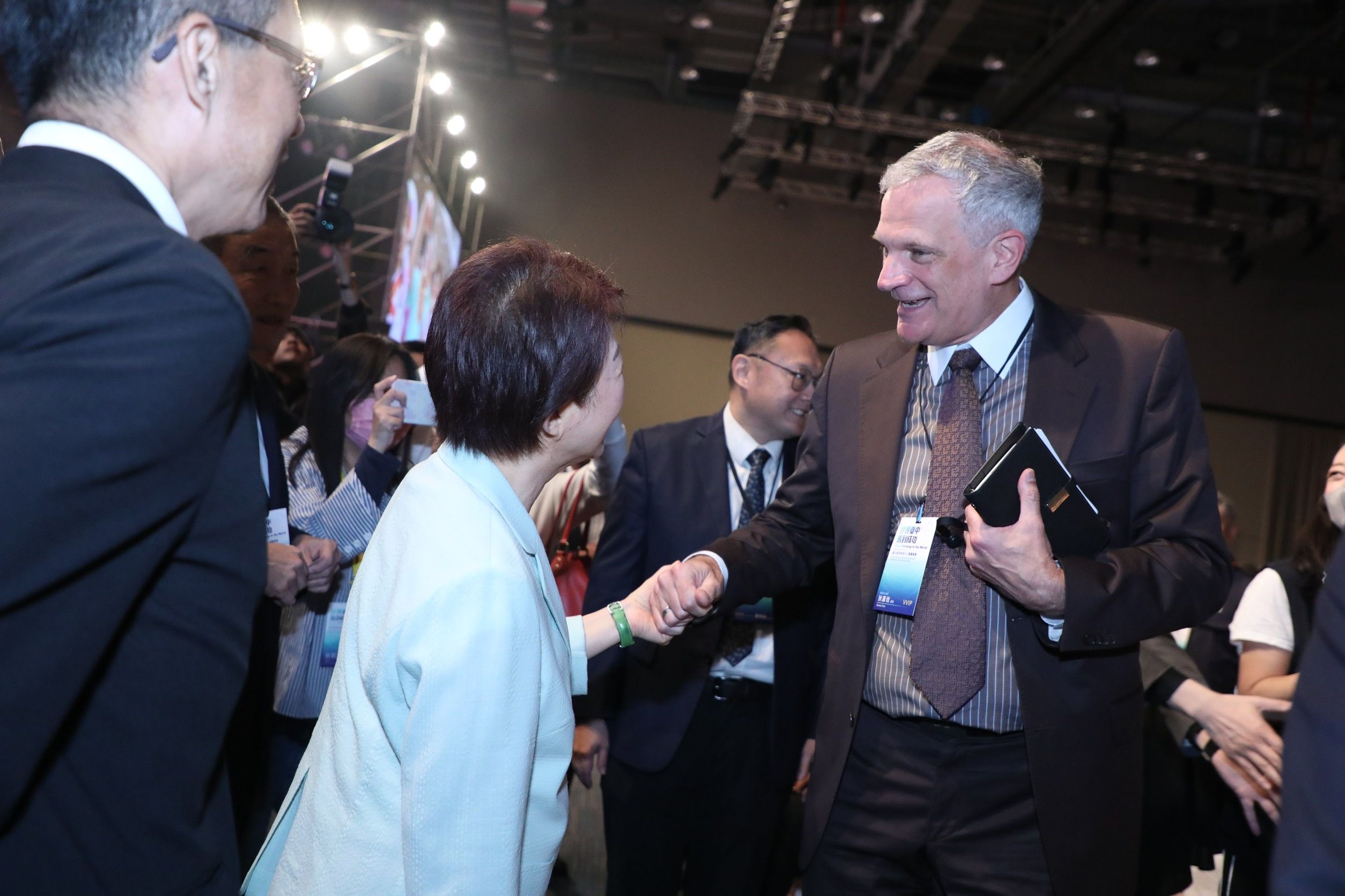 台中國際會展中心開幕活動外國駐台代表賓到場祝賀。(圖/台中市政府)