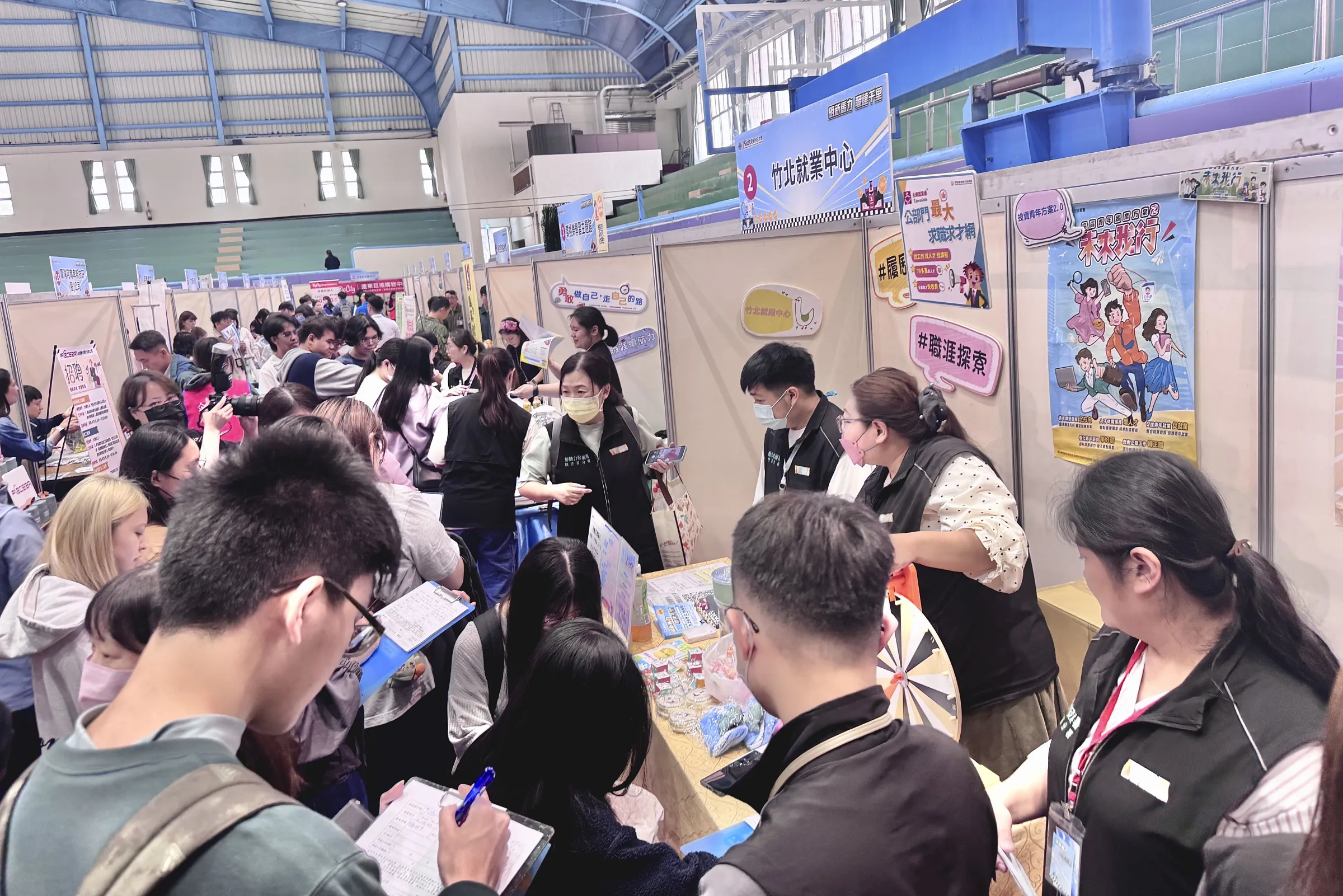 明新科大「校園徵才就業博覽會暨企業說明會」吸引130家企業釋出4500個職缺。（圖／新竹縣政府提供）