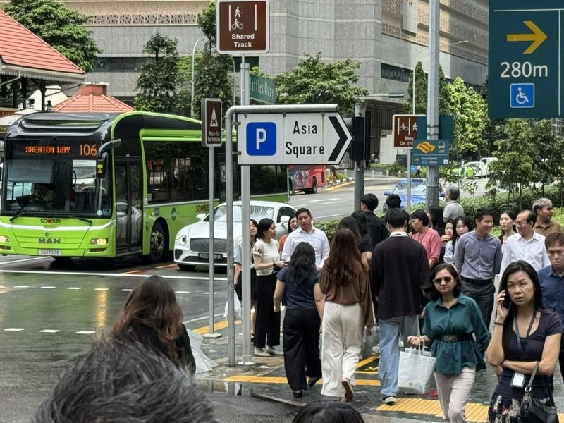 新加坡盼吸全球人才　同時強調族群平衡 未來5年，新加坡每年預計接納2萬5000至3萬名新公民。但官方強調，會維持公民人口的族群比例，避免人口結構劇烈變動，確保整體社會穩定與認同感。中央社記者吳昇鴻新加坡攝115年3月25日