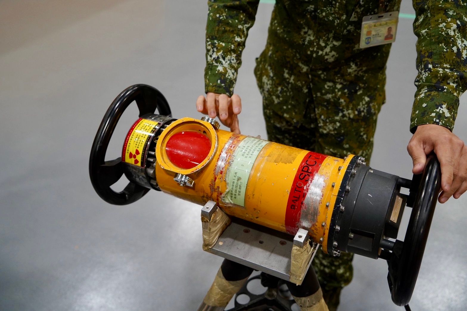 20260325-直升機X光照相儀。(張曜麟攝)