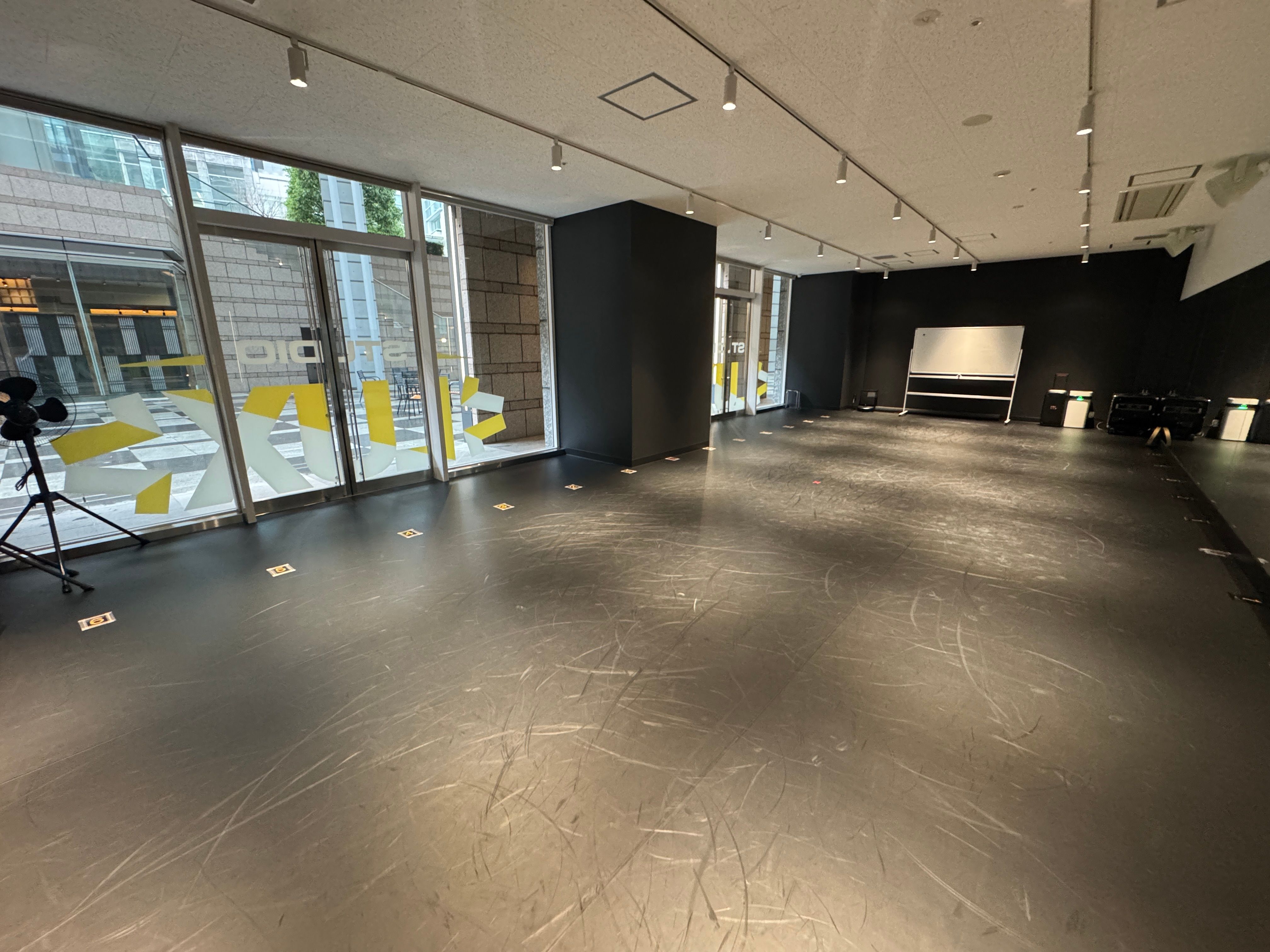 セガサミールクスが新設スタジオ「STUDIO LUX」の内覧会を実施し、今春のスクール開校を通じた次世代育成と地域貢献への方針を示した。黃信維