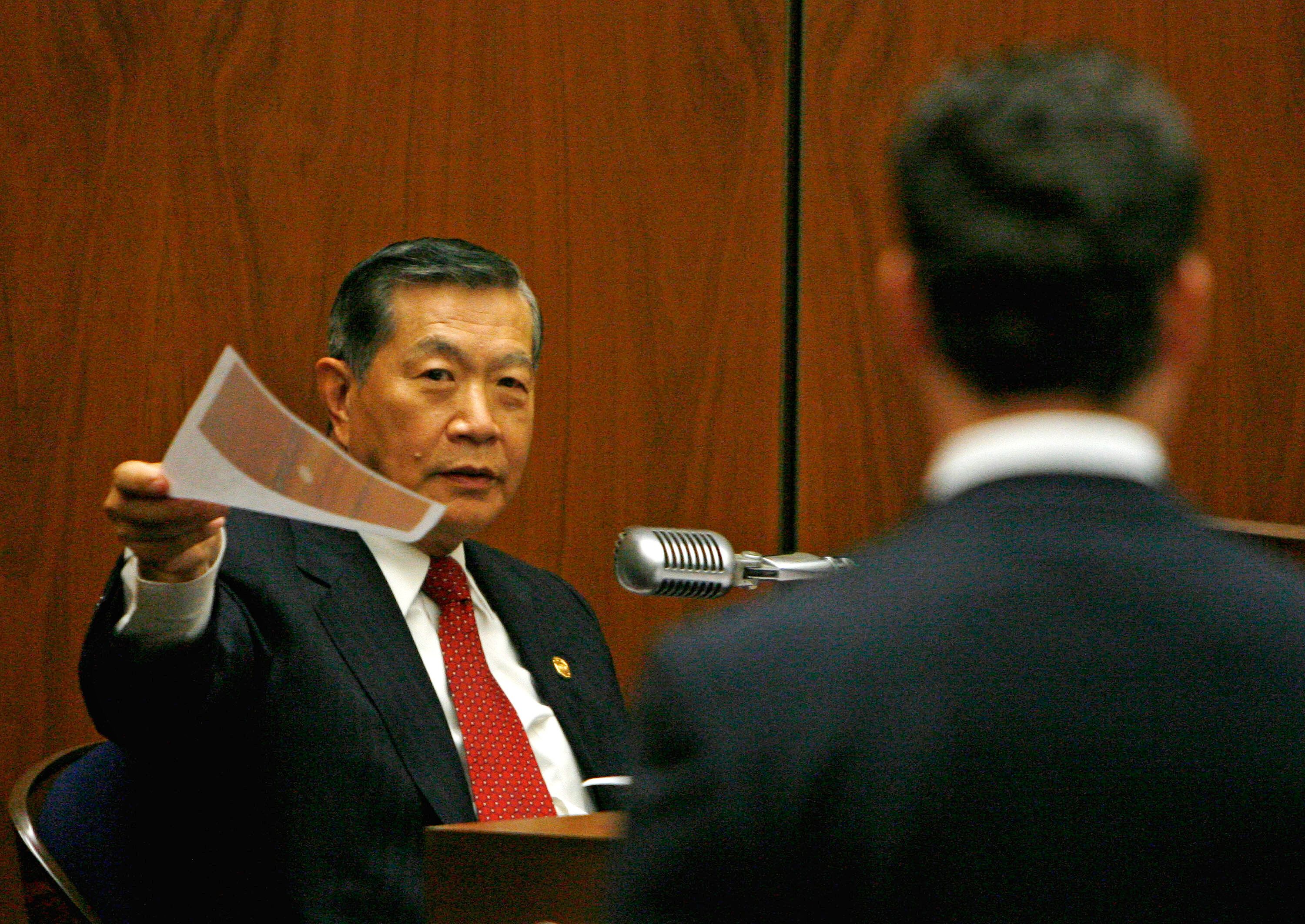 2007年5月16日，李昌鈺出席音樂製作人菲爾·斯佩克特謀殺案庭審。（美聯社）