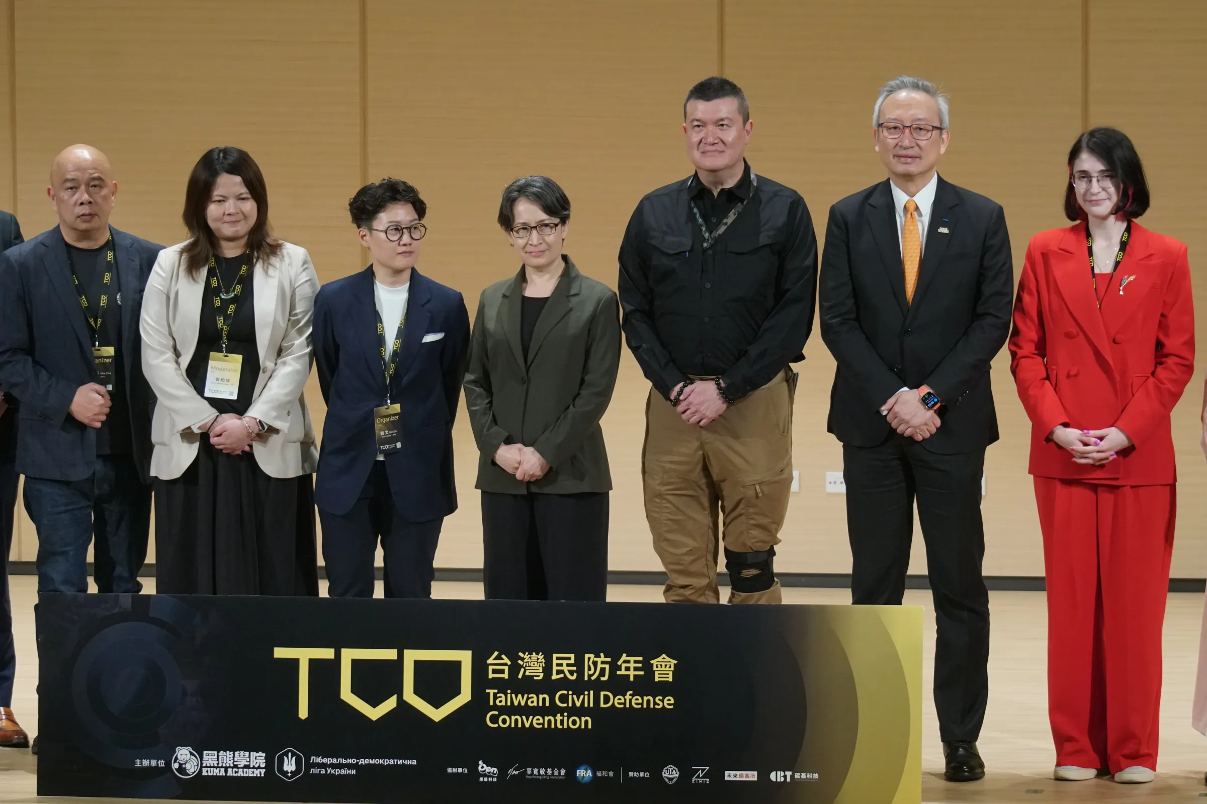20260328-黑熊學院舉辦「2026台灣民防年會」開幕，右起烏克蘭自由民主聯盟代表Mariia Makarovych、外交部吳志中次長、內政部馬士元次長、副總統蕭美琴、黑熊學院理事長劉文等。(蔡親傑攝)
