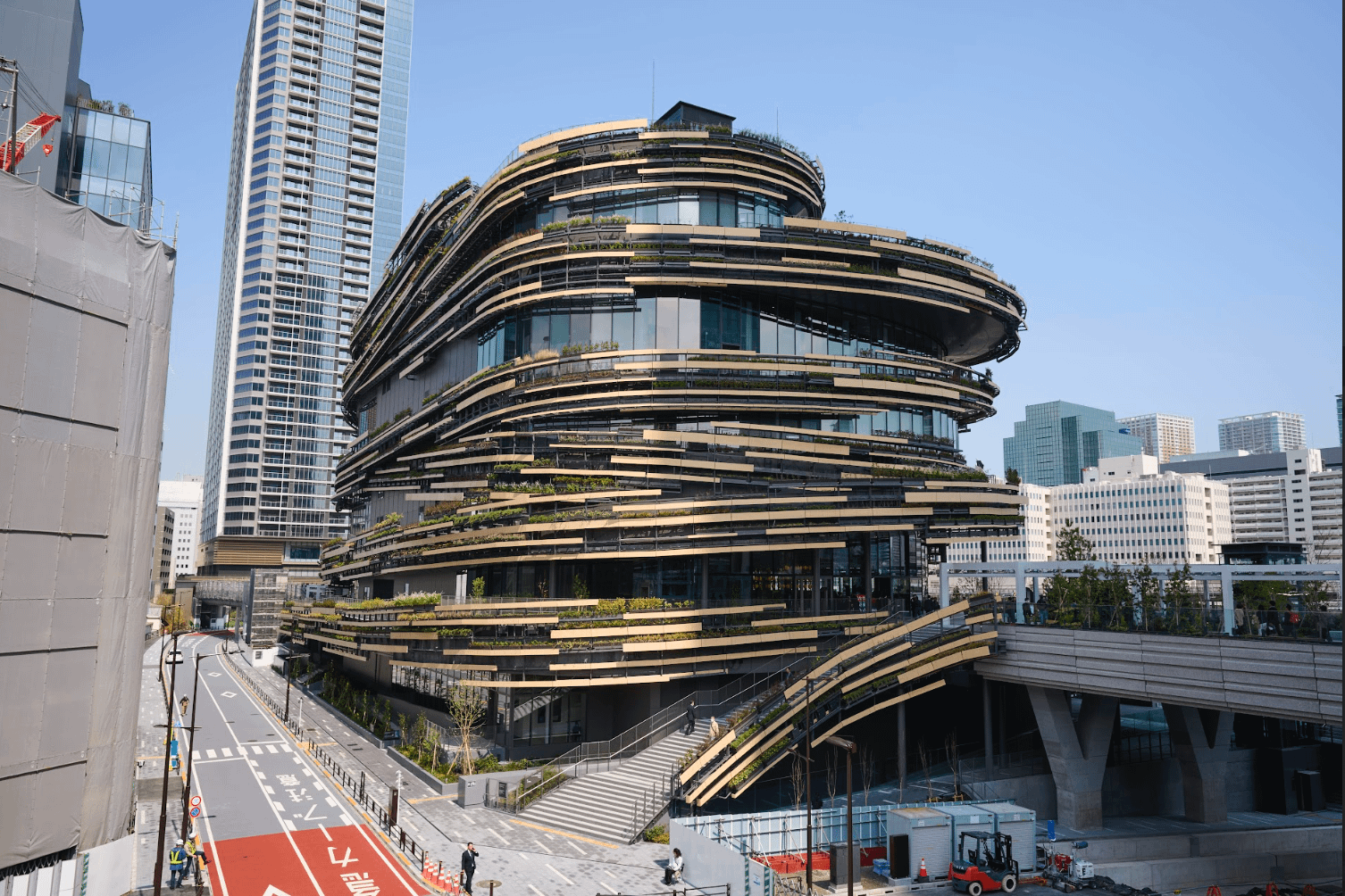 国内最大規模の「TAKANAWA GATEWAY CITY」と「OIMACHI TRACKS」がグランドオープンを迎え、歴史の継承と最先端技術の融合によるイノベーションの発信拠点として、広域品川圏が新たな都市生活の歴史をスタートさせました。東日本旅客鉄道株