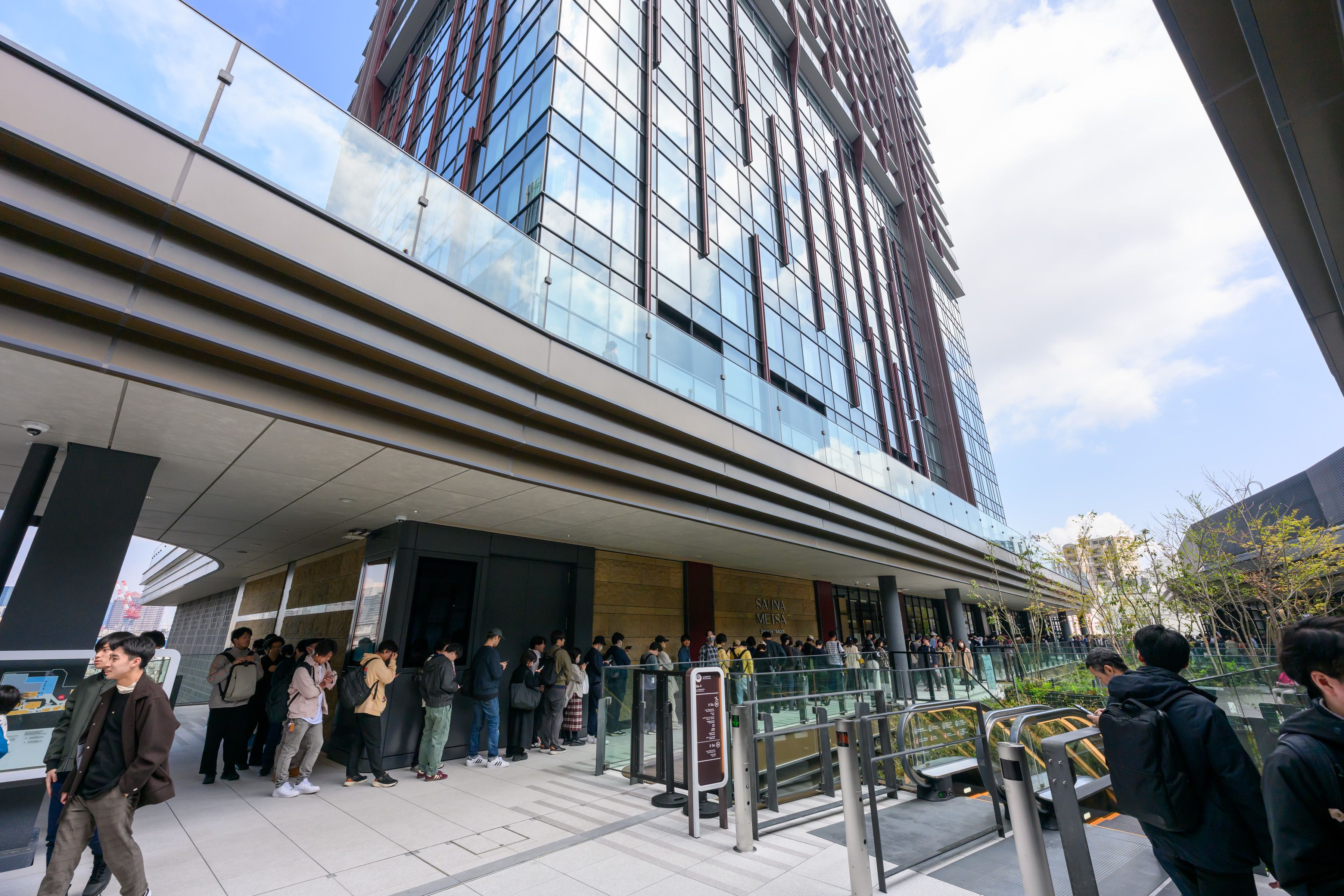 JR東日本が大井町駅直結の大型複合施設「OIMACHI TRACKS」を開業し、オフィス、ホテル、全81店舗の商業施設などを備える広域品川圏の新たな中核拠点が誕生した。OIMACHI TRACKS まちびらきPR事務局