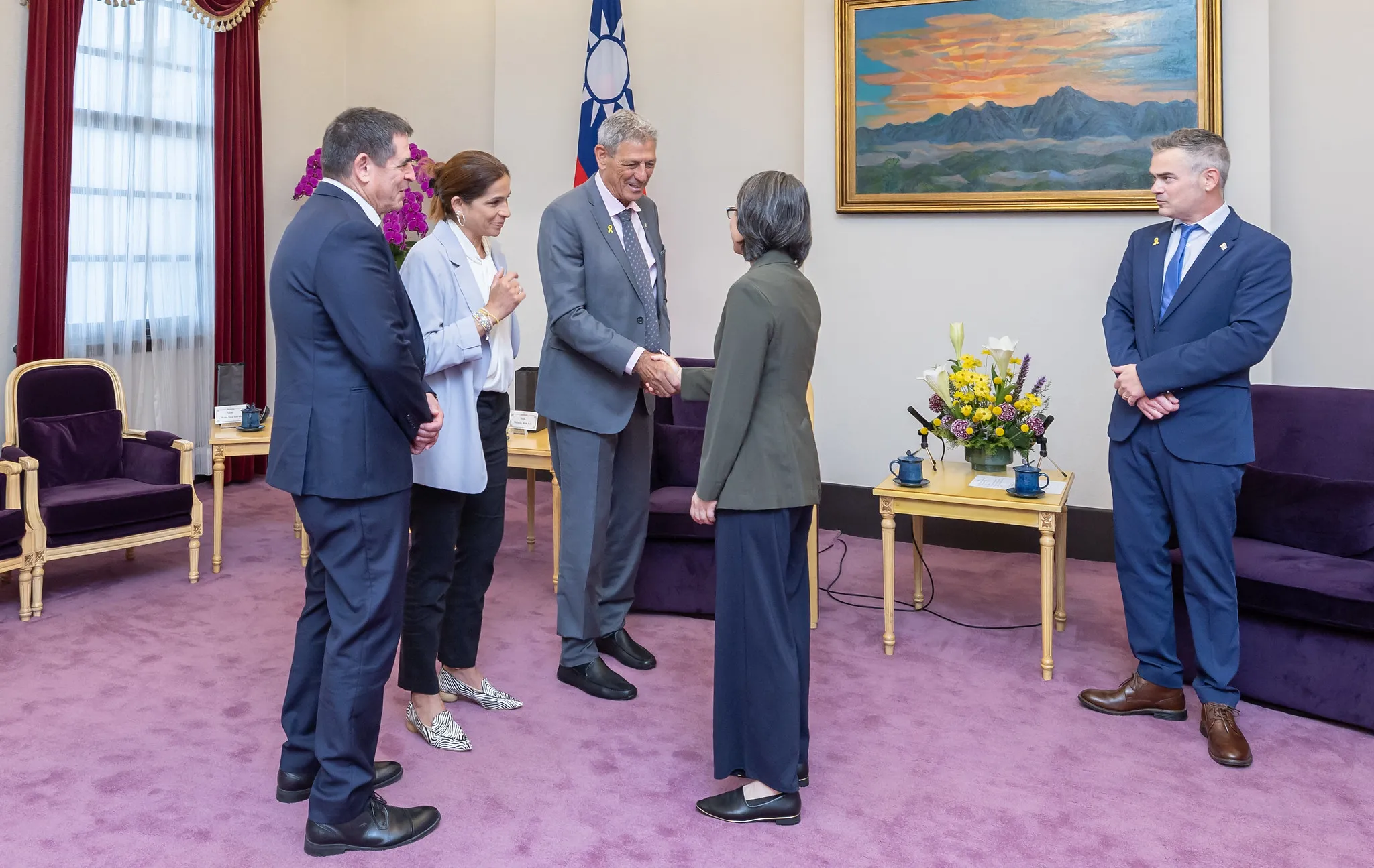 Vice President Hsiao Bi-khim receives Israeli cross-party parliamentary delegation at the Presidential Office