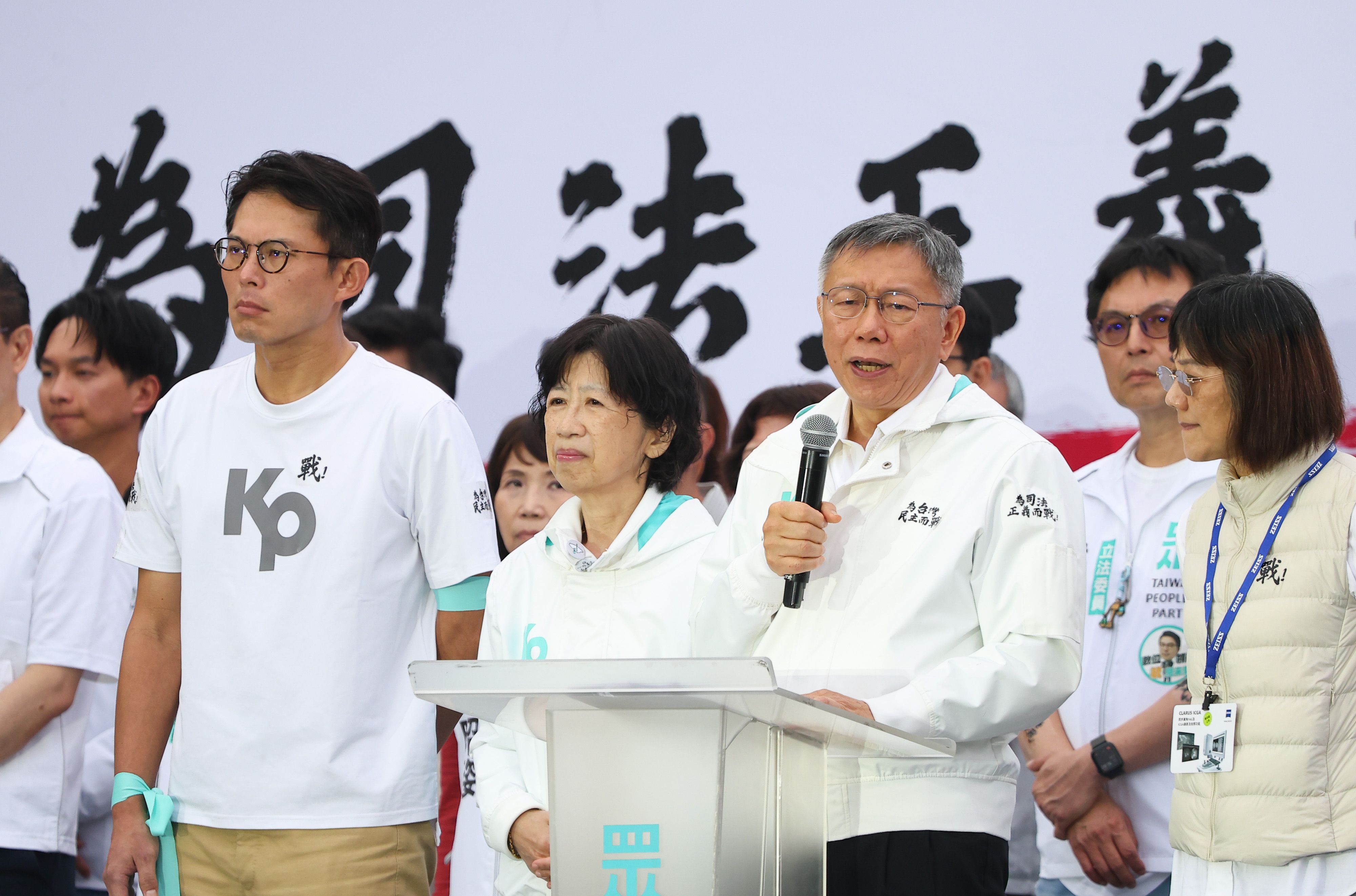 20260329-民眾黨創黨主席柯文哲（右二）、黨主席黃國昌（左一）29日出席「戰！329上凱道討公道」活動。（顏麟宇攝）