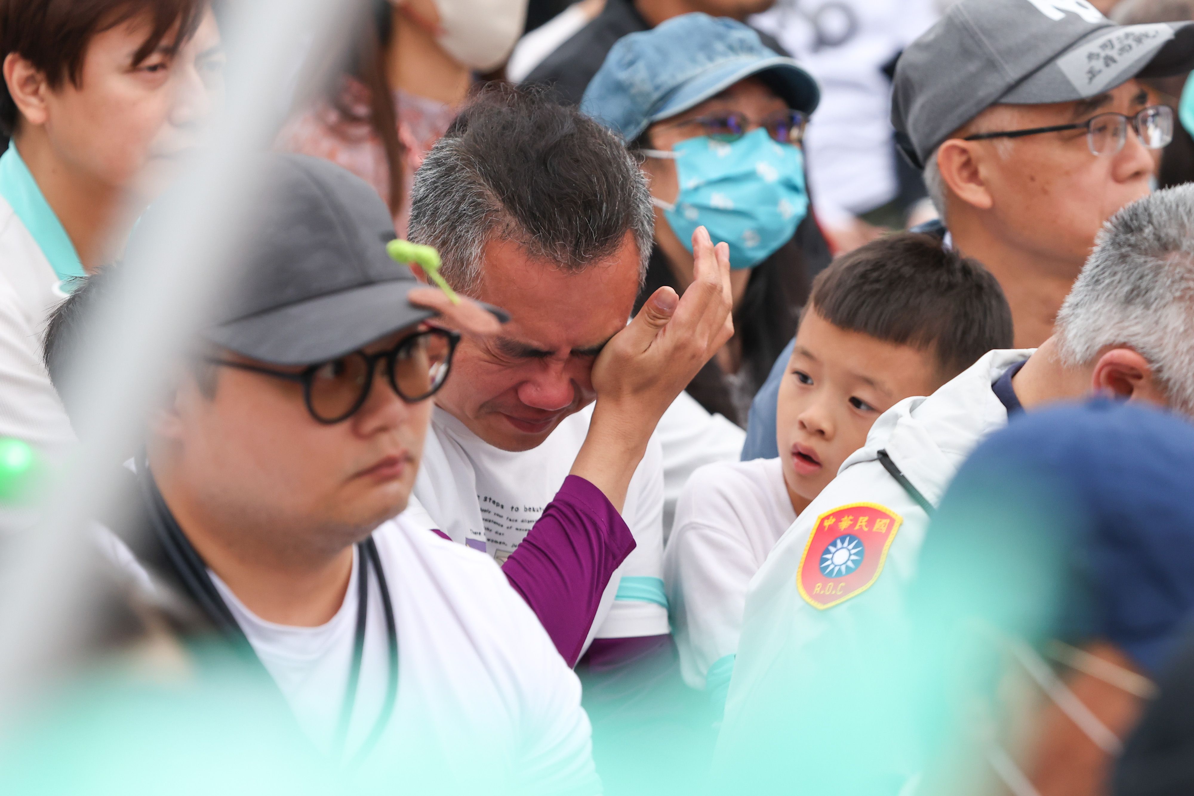 20260329-民眾黨29日舉行「戰！329上凱道討公道」活動，群眾感動落淚。（顏麟宇攝）