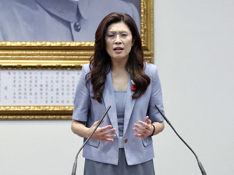 中国共産党の習近平総書記からの招待を受け、国民党主席の鄭麗文氏は4月7日から12日にかけて訪問団を率いて江蘇省、上海市、北京市を歴訪する。写真は30日、国民党中央党部で記者会見を開き、招待への感謝と受諾を表明する鄭氏。（中央社記者張皓安撮影、115年3月30日）