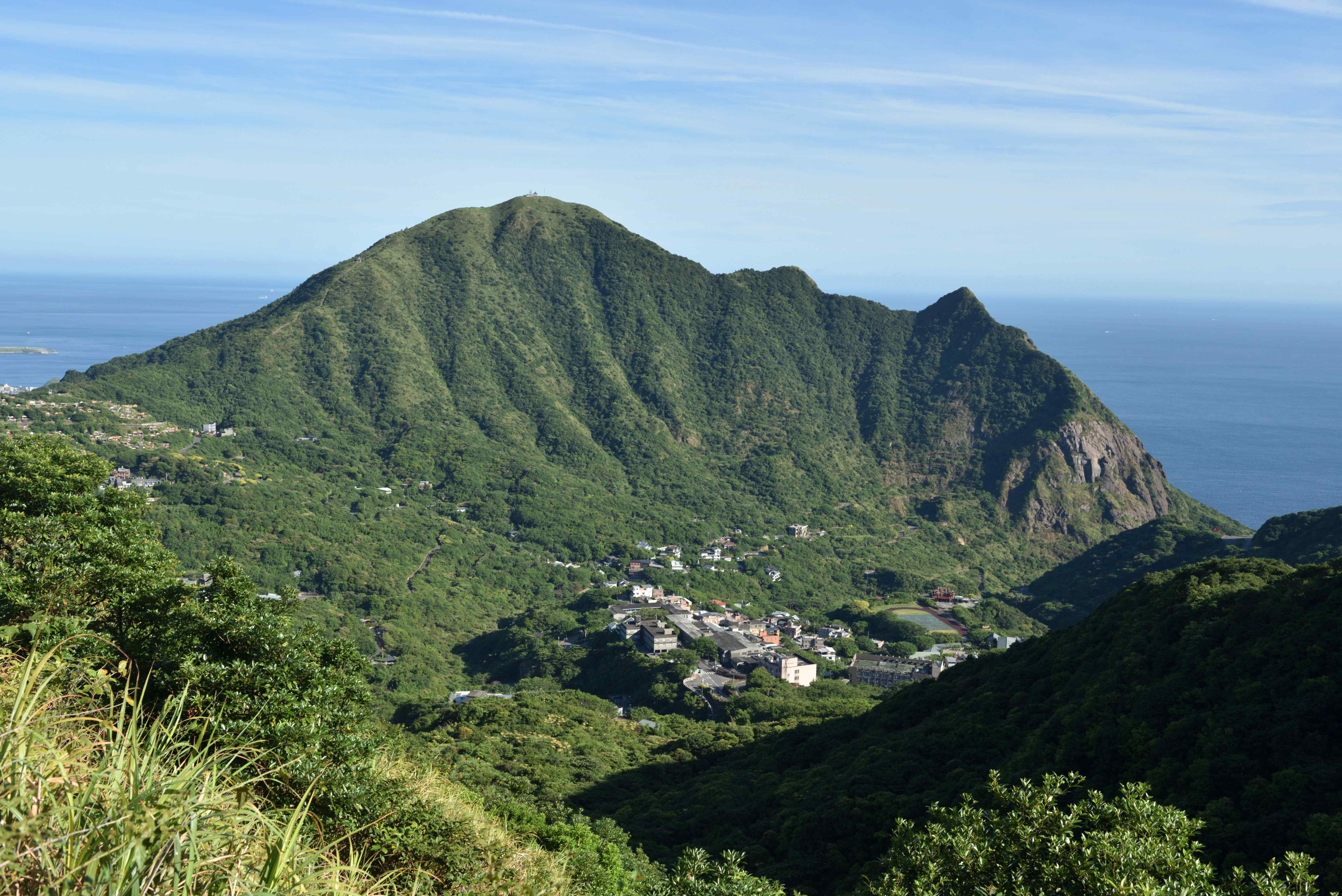 基隆山為「九份金瓜石水湳洞地質公園」的重要地標之一。(圖/新北市立黃金博物館)