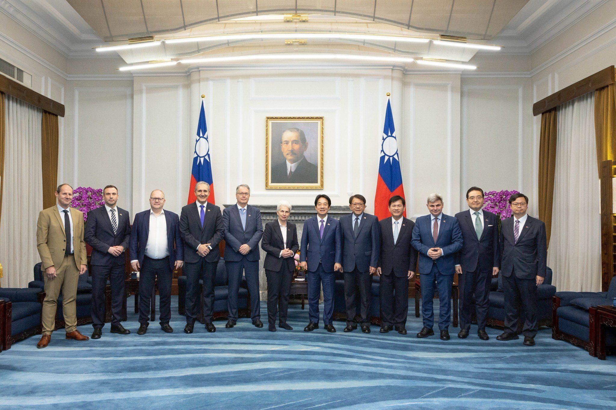 20260331-歐洲議會安全暨防衛委員會主席史琪曼31日率領11人組成的官方代表團晉見總統賴清德。（總統府提供）