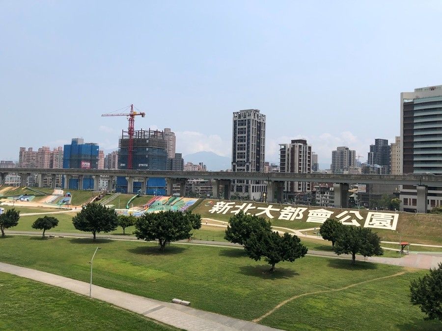 跟隨公共建設腳步移居新重劃區，以「2新1小」精準眼光佈局未來。