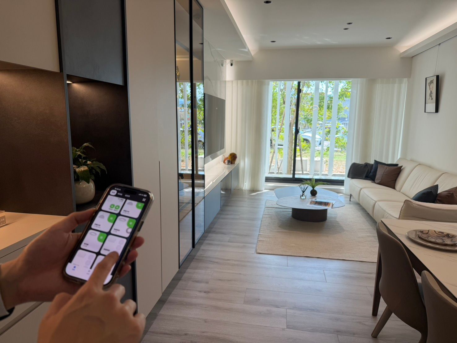 「精晨LIFE SHOW」主打智能宅，一鍵整合居家需求。(圖片：業者提供)