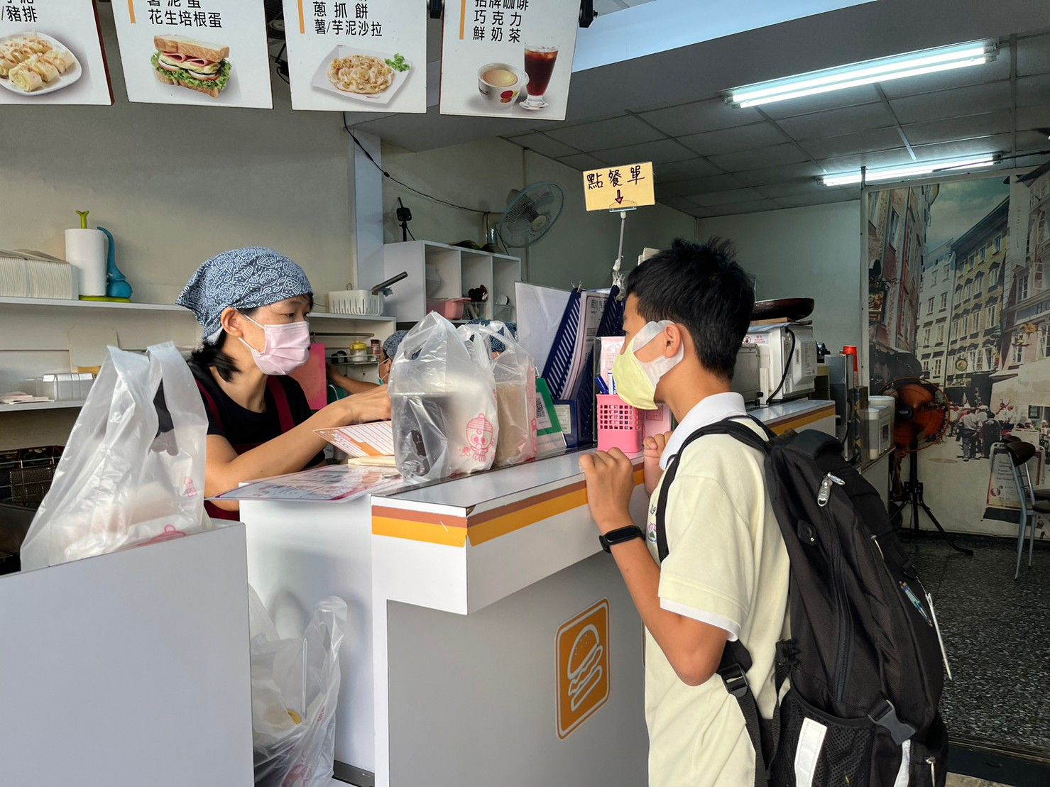 樂扶社福基金會自民國 105 年推動「愛心早餐服務計畫」，在頂新和德文教基金會「食公益」計畫支持下，穩定提供營養早餐(頂新和德文教基金會提供)