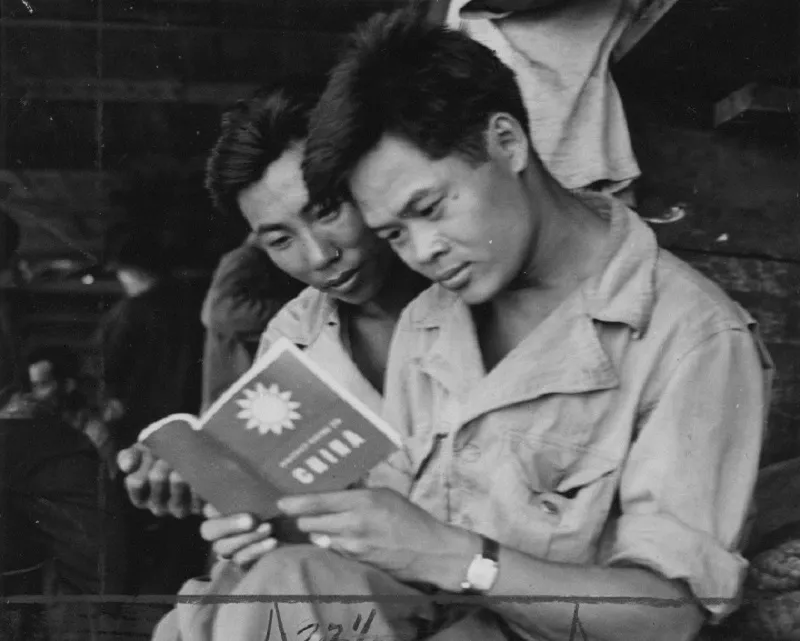 Chinese American soldiers on the Burma front reading a U.S. Army pamphlet about the China theater. (U.S. National Archives)