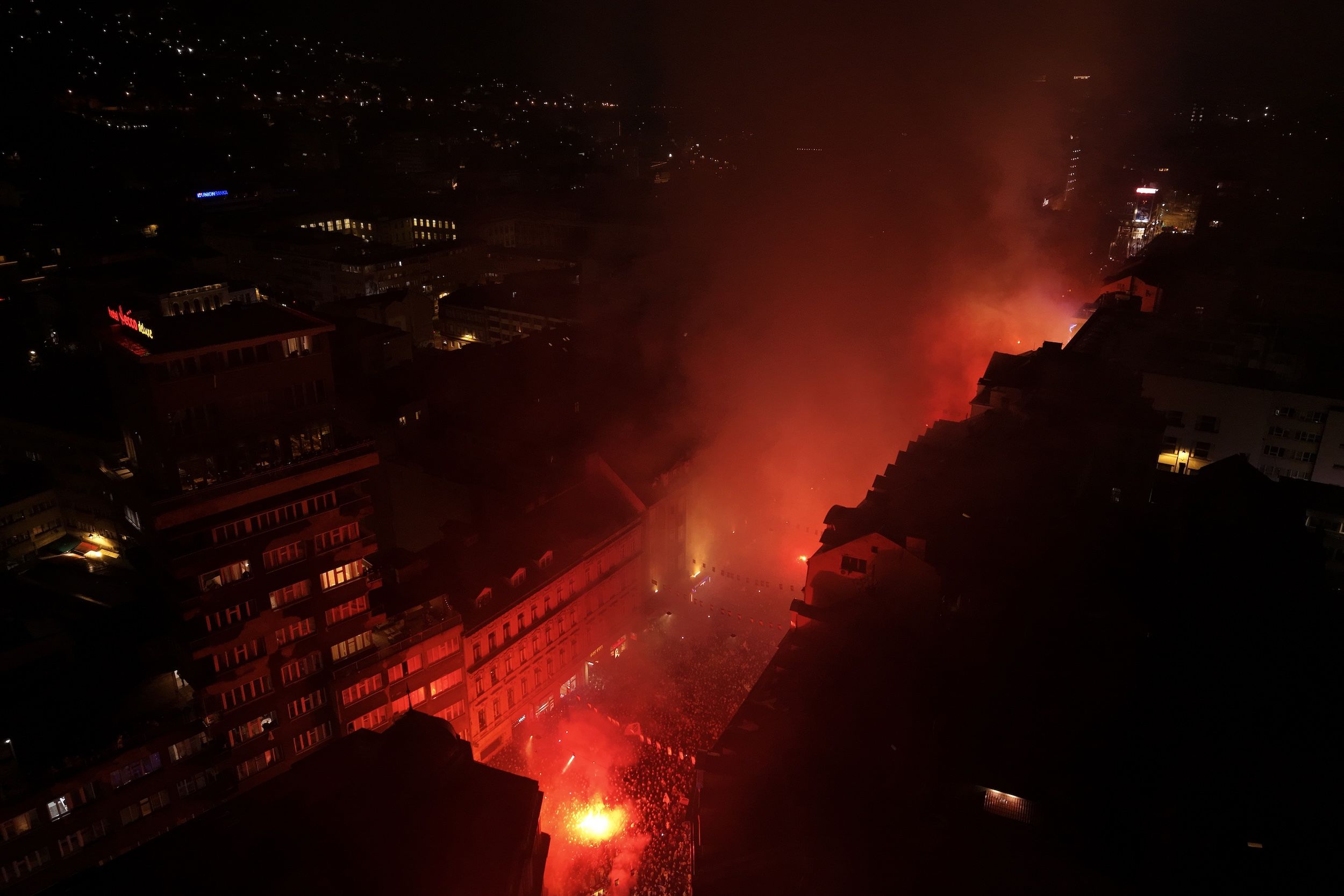 2026年4月1日，波士尼亞首都薩拉熱窩因為戰勝義大利陷入瘋狂。（美聯社）