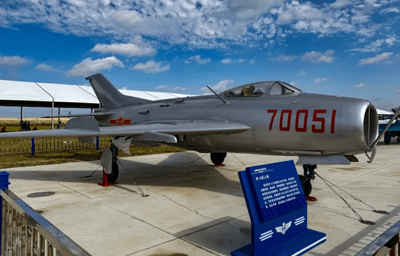 中國長春航展中，由殲-6戰機改裝的戰鬥無人機。（航展資料）