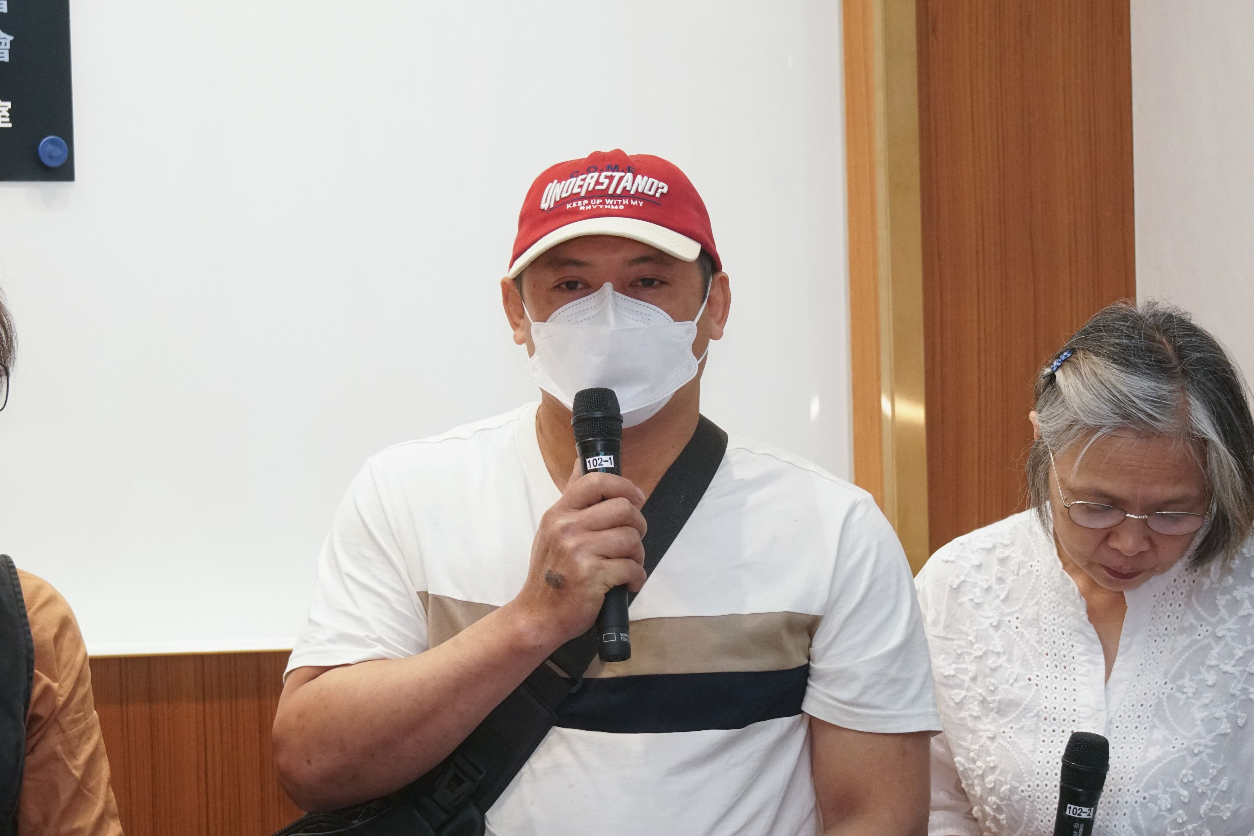 20260402-外籍漁工人權保障聯盟舉辦「大旺號人口販運司法案件7年未結」記者會，圖為受害外籍漁工。(蔡親傑攝)