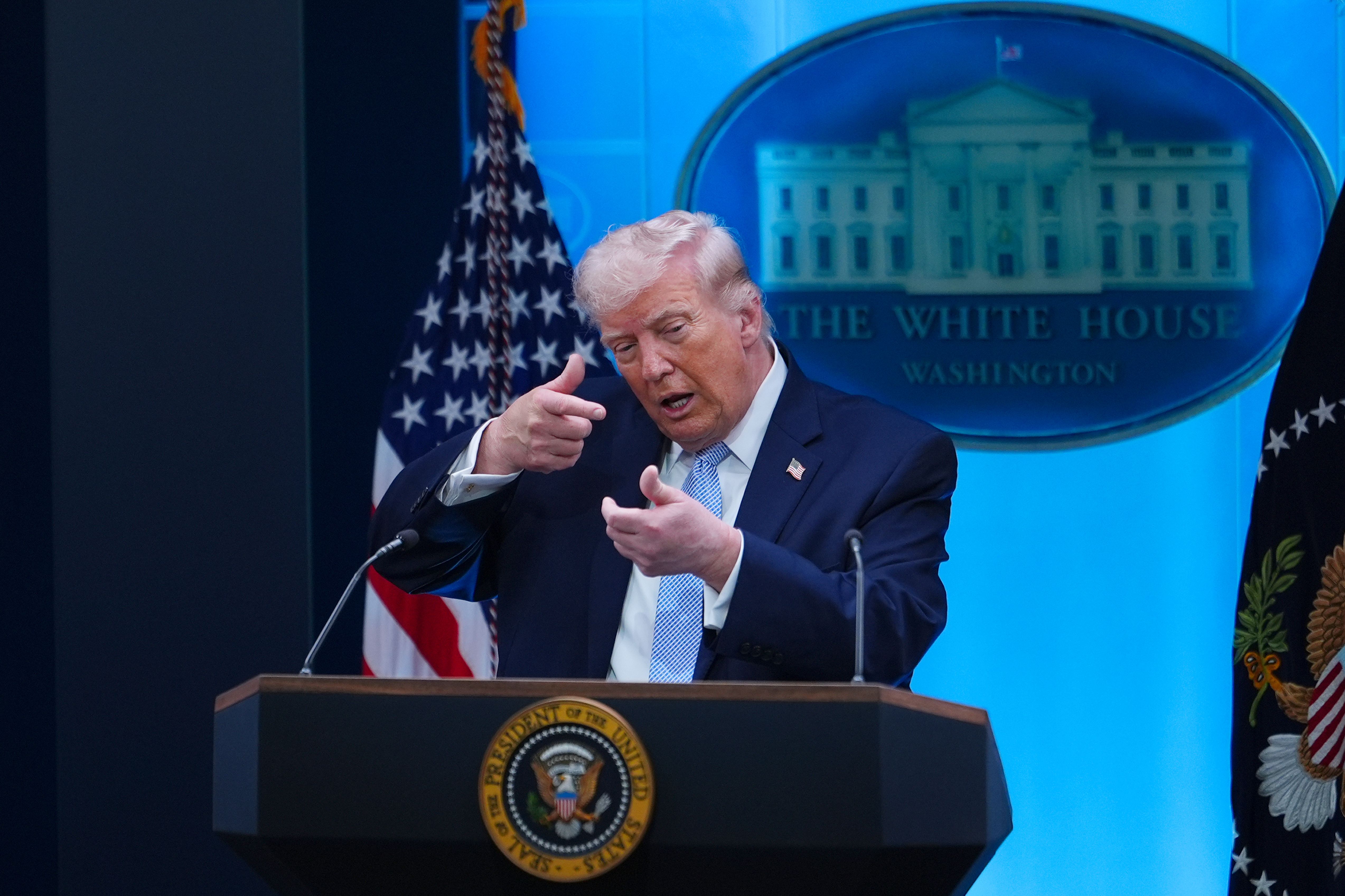 2026年4月7日，川普在白宮舉行記者會。（美聯社）