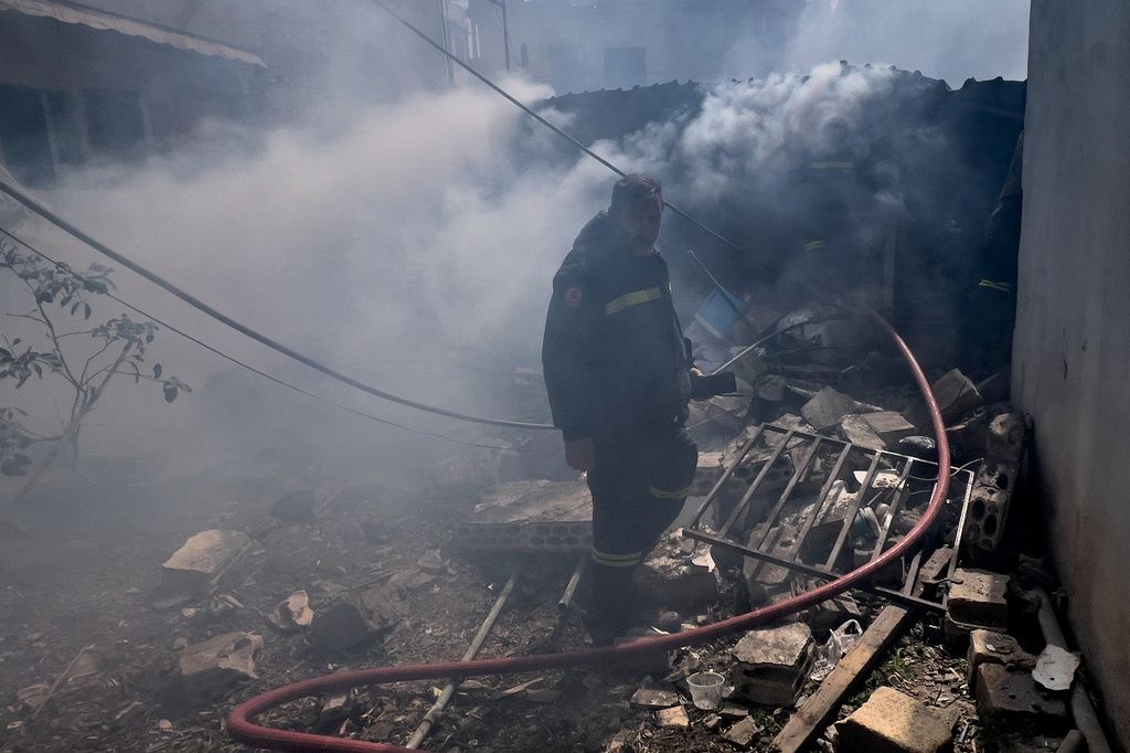 黎巴嫩首都貝魯特遭到以軍空襲轟炸。（美聯社）