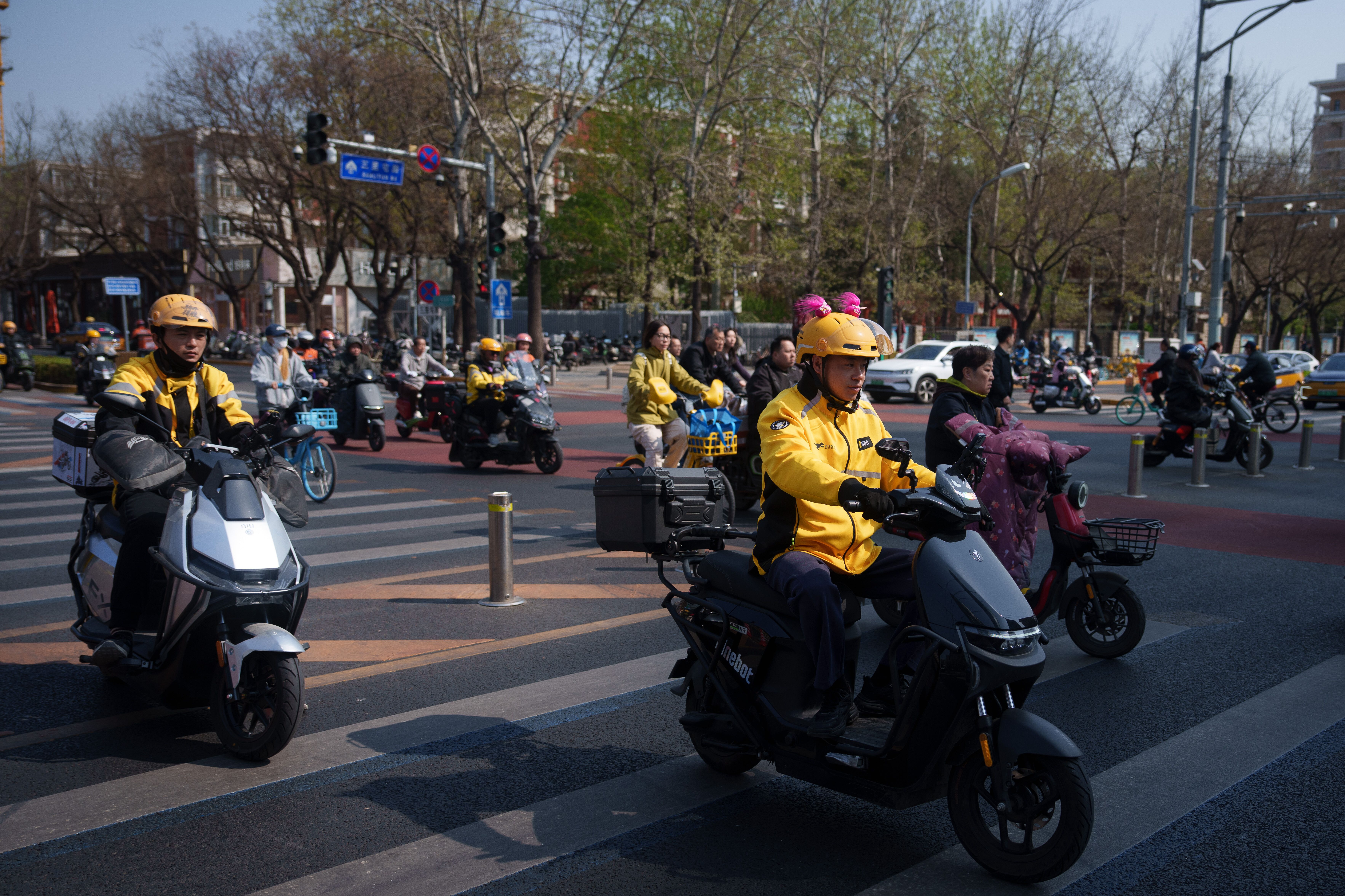 北京外送員。（美聯社）