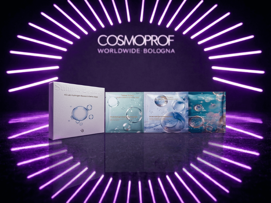 2026義大利波隆那美容展盛大登場，全球美妝大咖雲集，台灣新創品牌「水映美」以酷炫的紫色燈光與流線設計打造展位，科技感爆棚的氛圍，在眾多歐美品牌中照樣超吸睛。（圖／Suhwa Beauty 水映美提供）