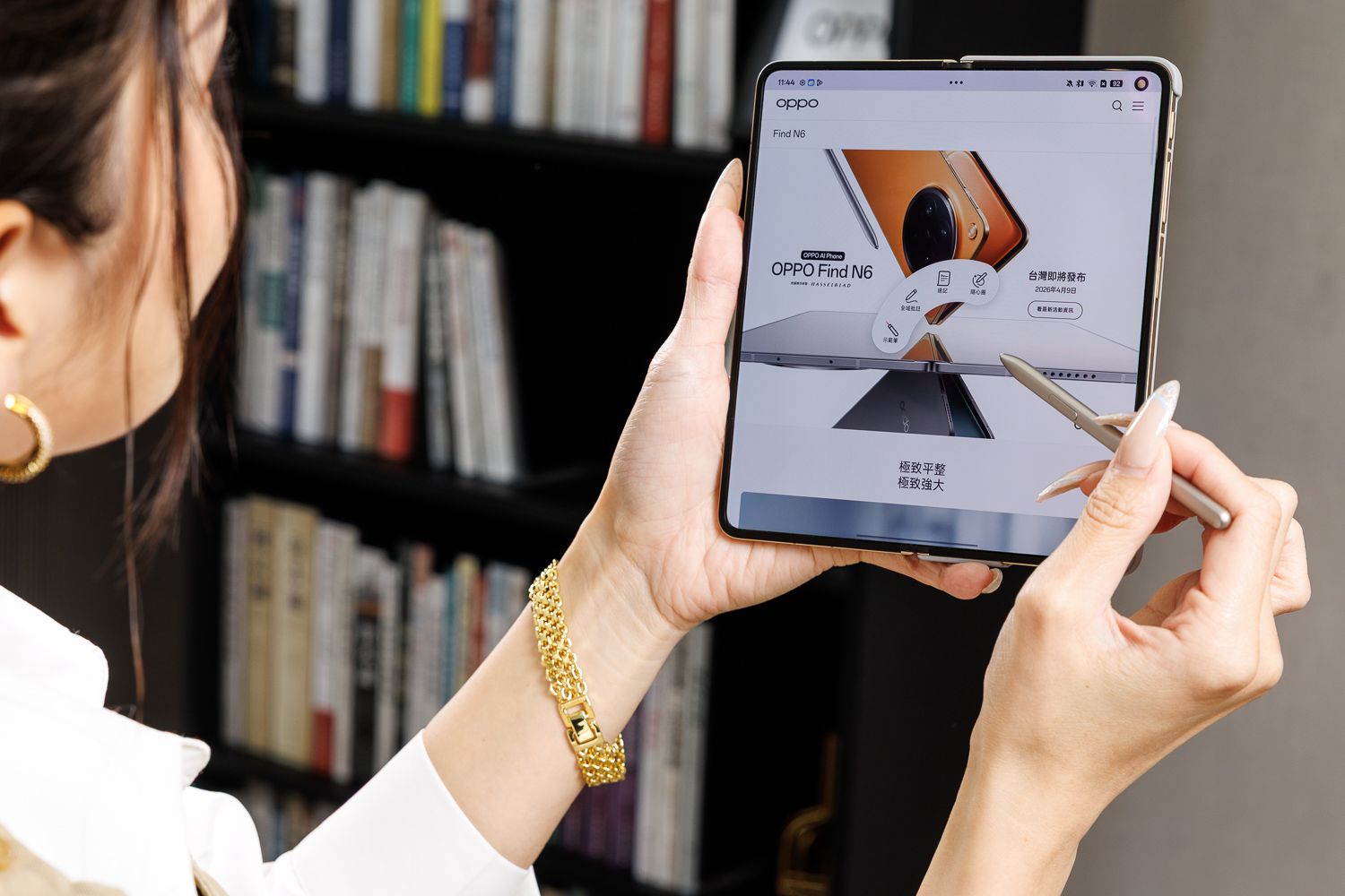 20260409-OPPO Find N6導入OPPO首創「無感摺痕」技術,透過鈦合金鉸鏈與微米級液態3D列印工藝,將平整度提升75%。(OPPO提供)