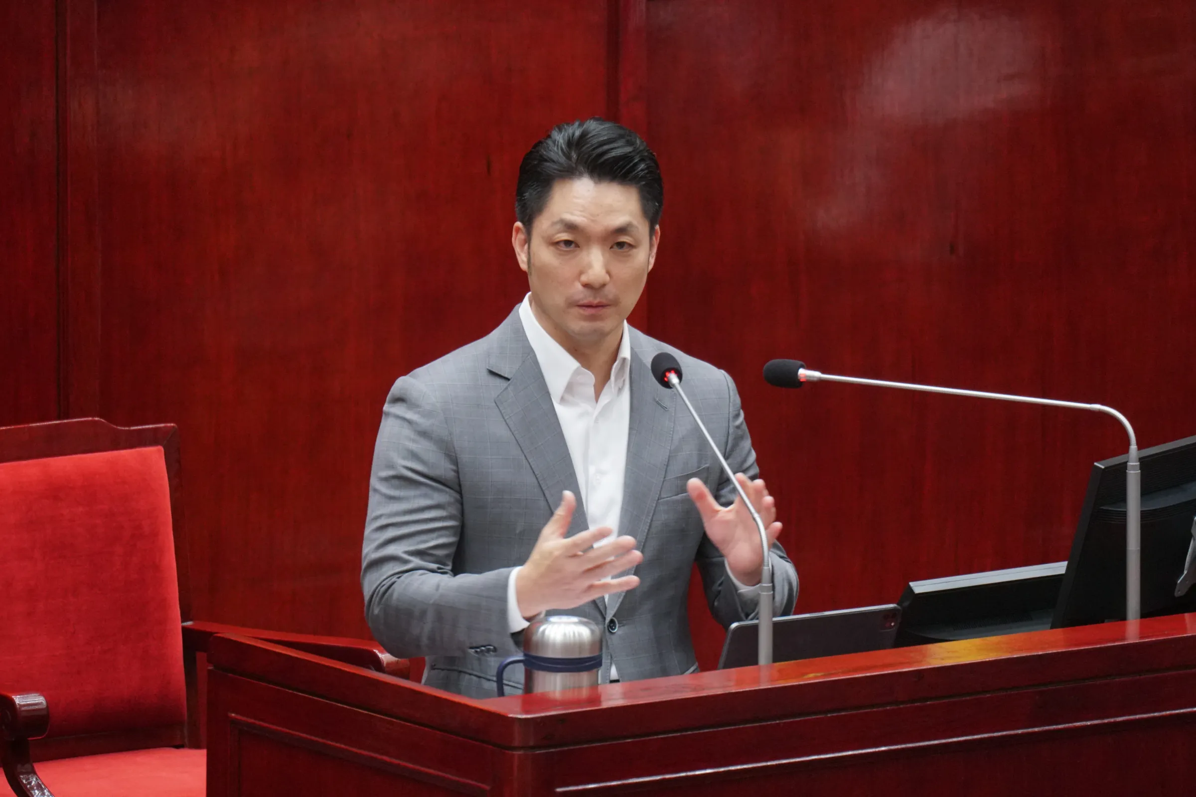 20260410-台北市長蔣萬安出席台北市議會備詢。(蔡親傑攝)