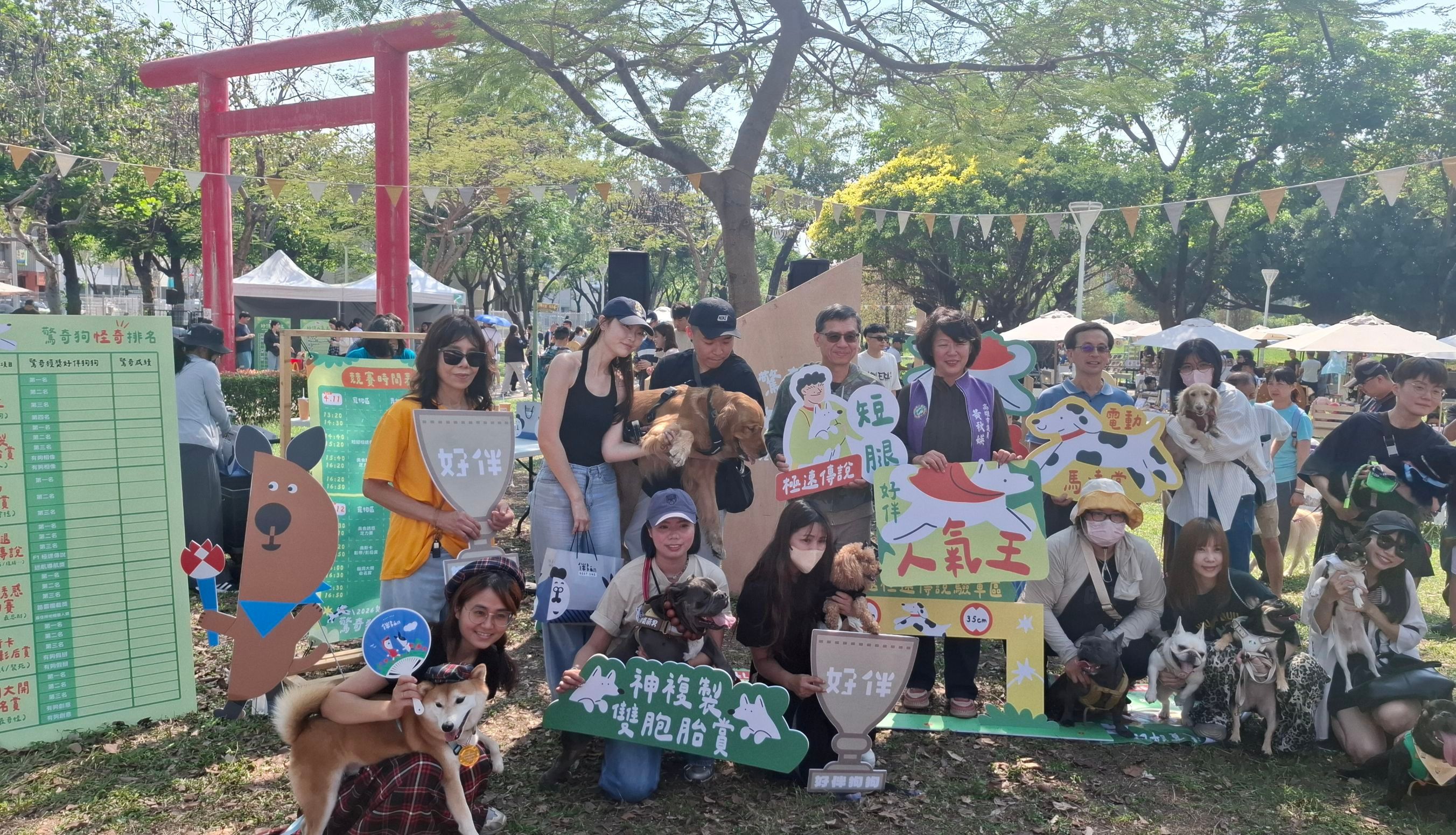 「好伴狗狗—驚奇狗嗷運會」熱鬧登場，現場毛孩與飼主擠爆園區，人氣完全不輸大型市集活動。（圖/高市農業局提供）